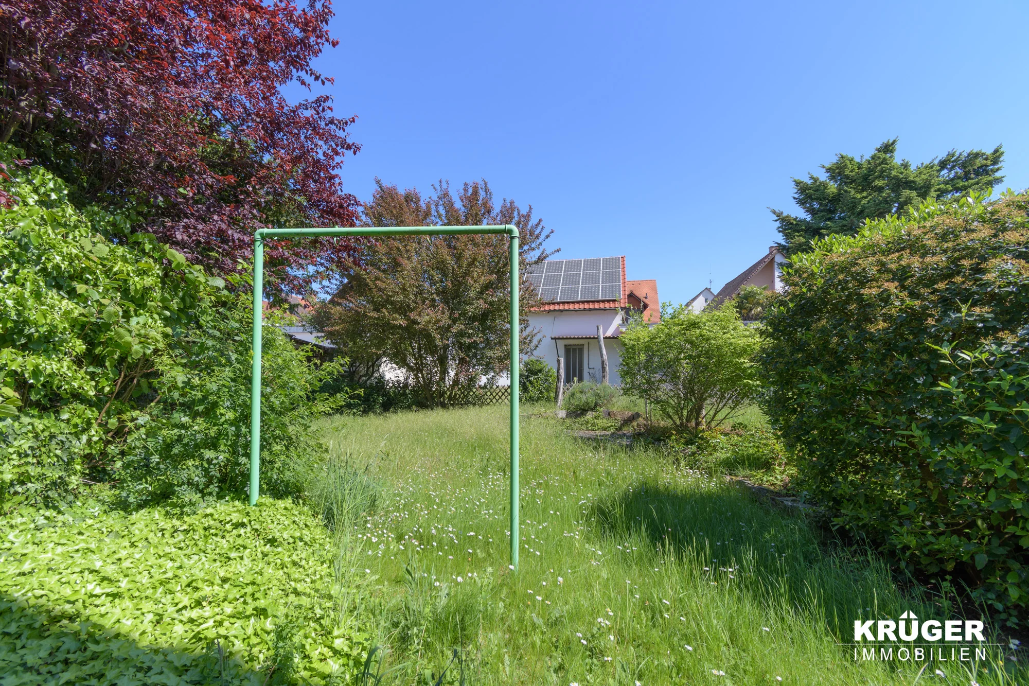 Eggenstein-Leopoldshafen / Zweifamilienhaus mit Garten und Doppelgarage in ruhiger Lage / bezugsfrei