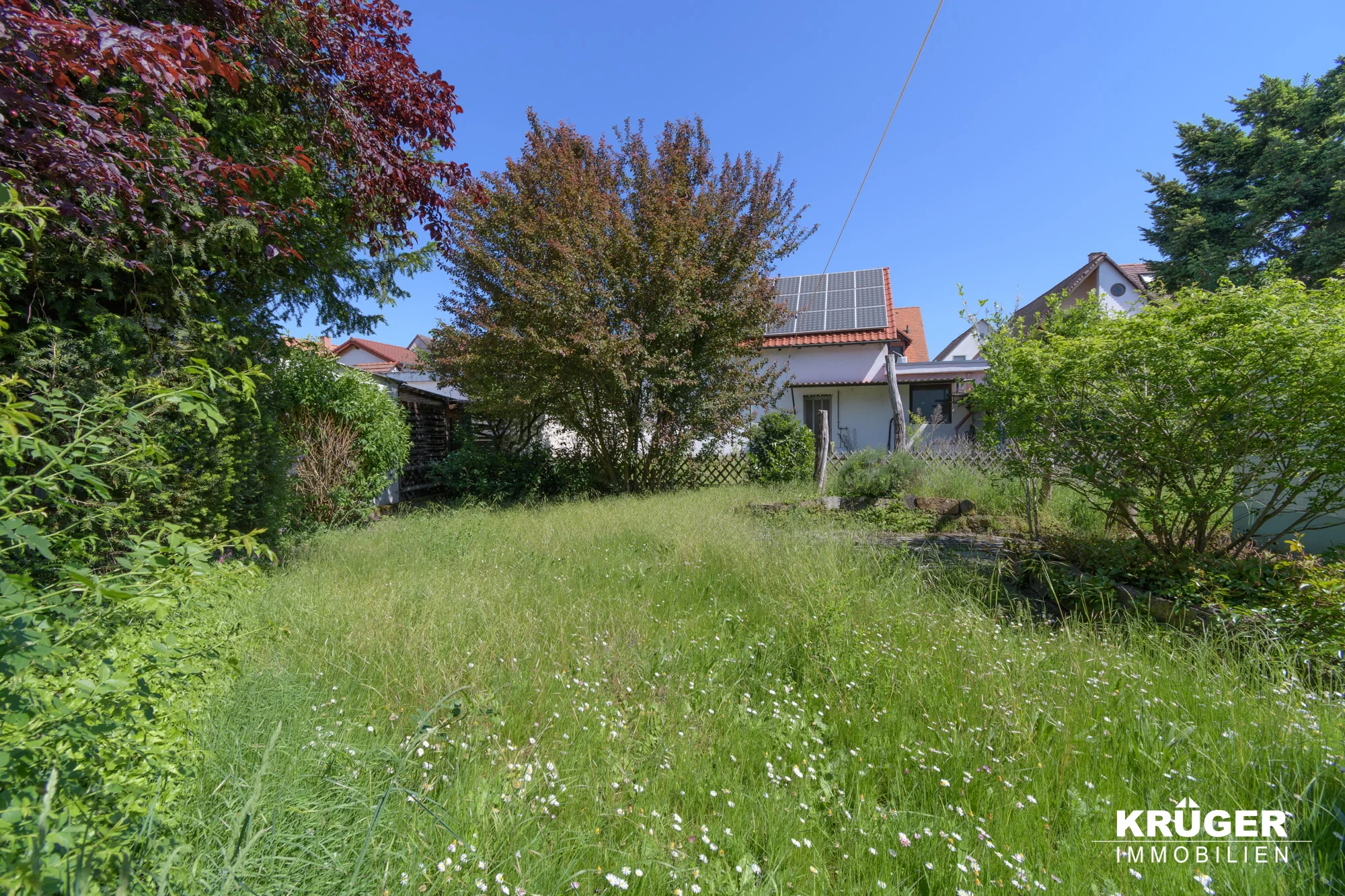 Eggenstein-Leopoldshafen / Zweifamilienhaus mit Garten und Doppelgarage in ruhiger Lage / bezugsfrei