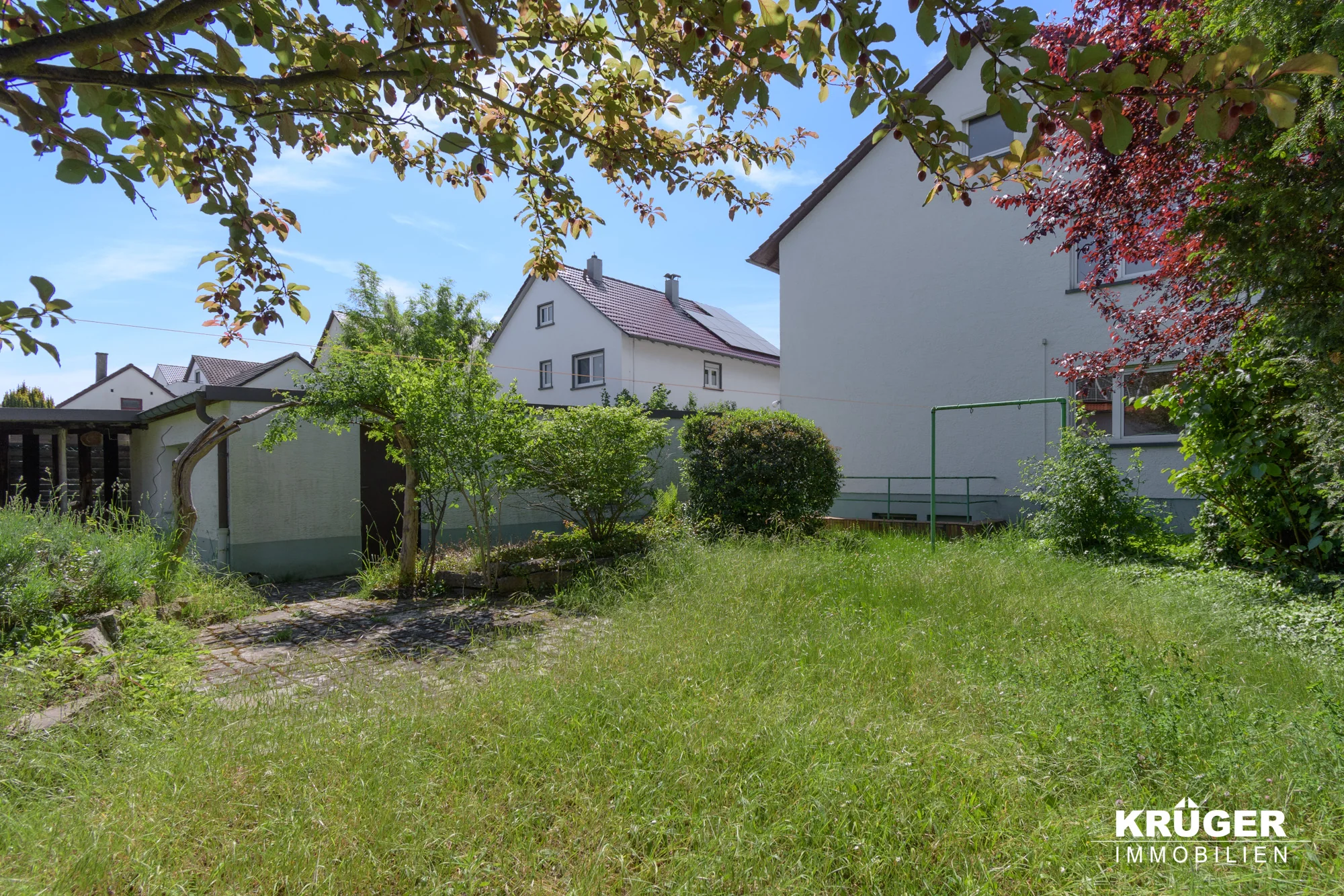 Eggenstein-Leopoldshafen / Zweifamilienhaus mit Garten und Doppelgarage in ruhiger Lage / bezugsfrei