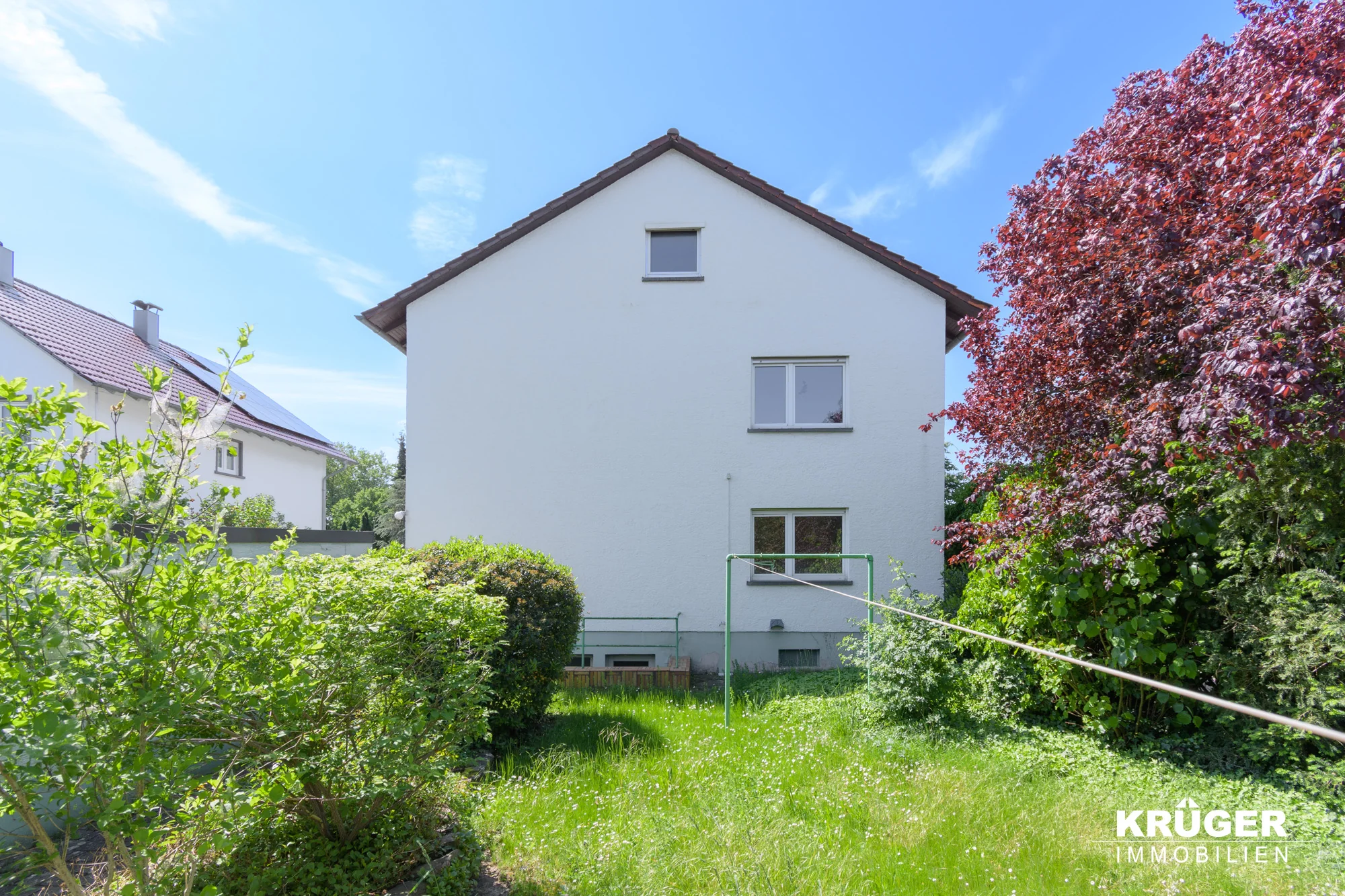 Eggenstein-Leopoldshafen / Zweifamilienhaus mit Garten und Doppelgarage in ruhiger Lage / bezugsfrei
