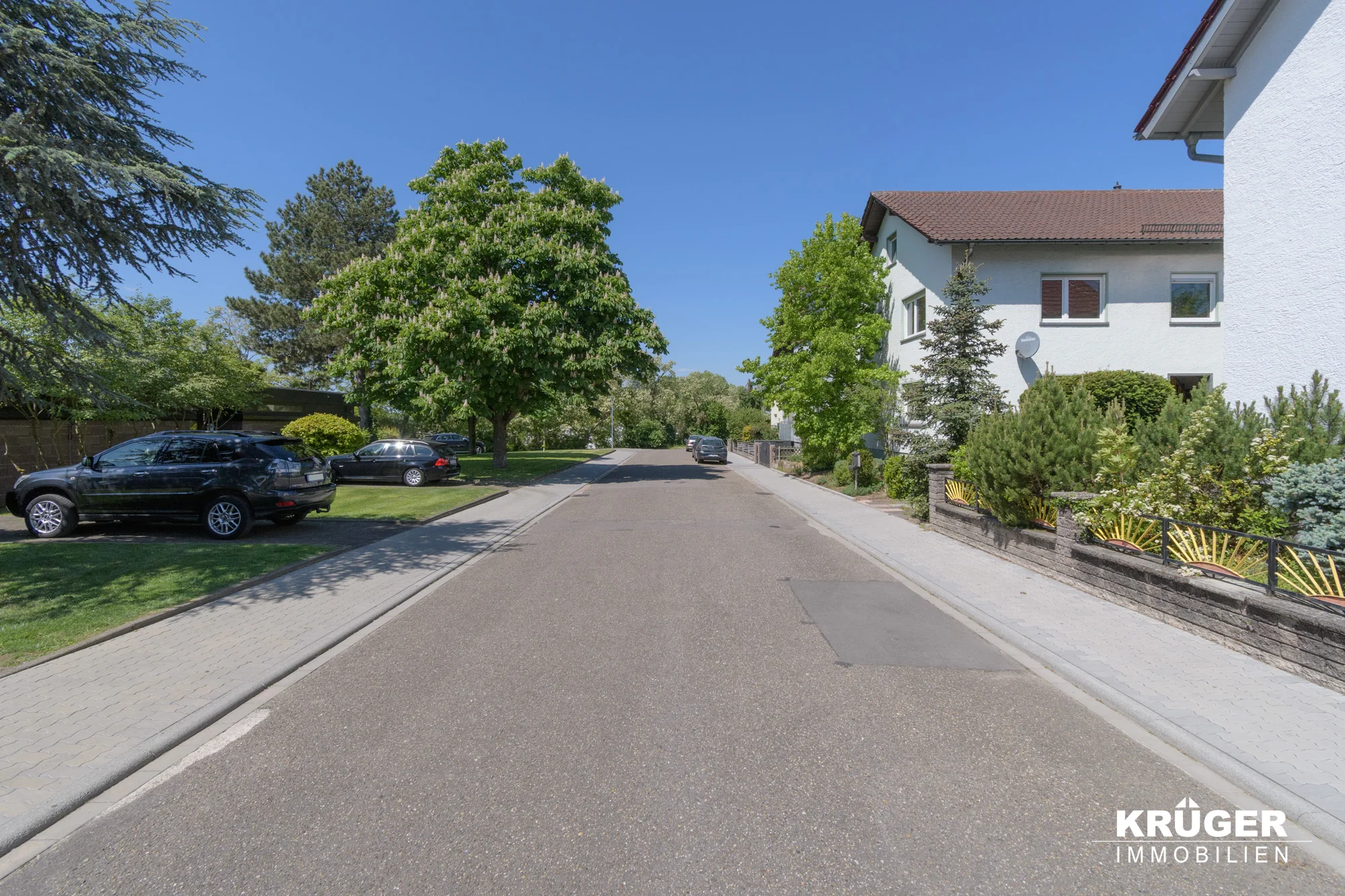 Eggenstein-Leopoldshafen / Zweifamilienhaus mit Garten und Doppelgarage in ruhiger Lage / bezugsfrei
