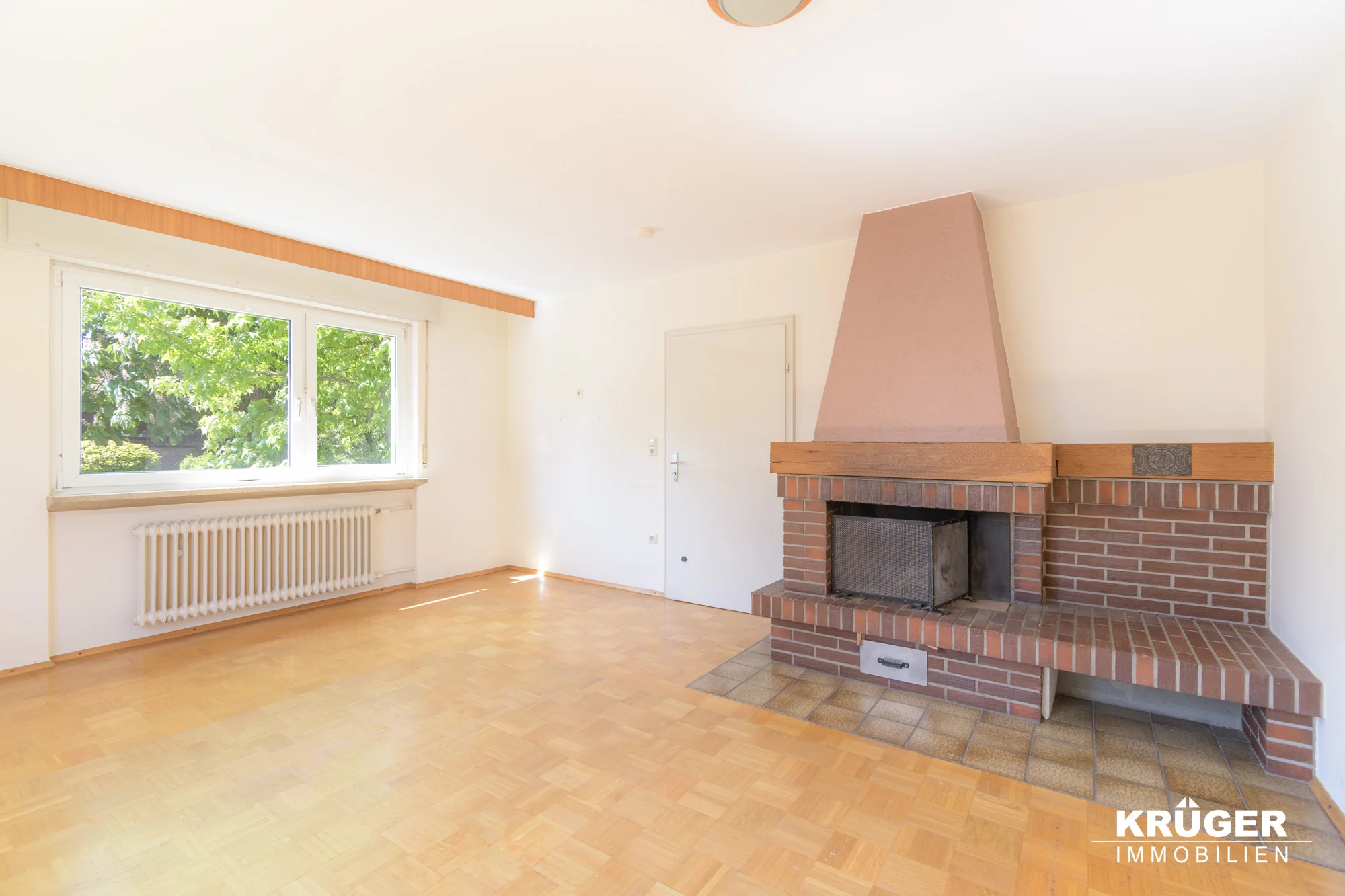 Eggenstein-Leopoldshafen / Zweifamilienhaus mit Garten und Doppelgarage in ruhiger Lage / bezugsfrei