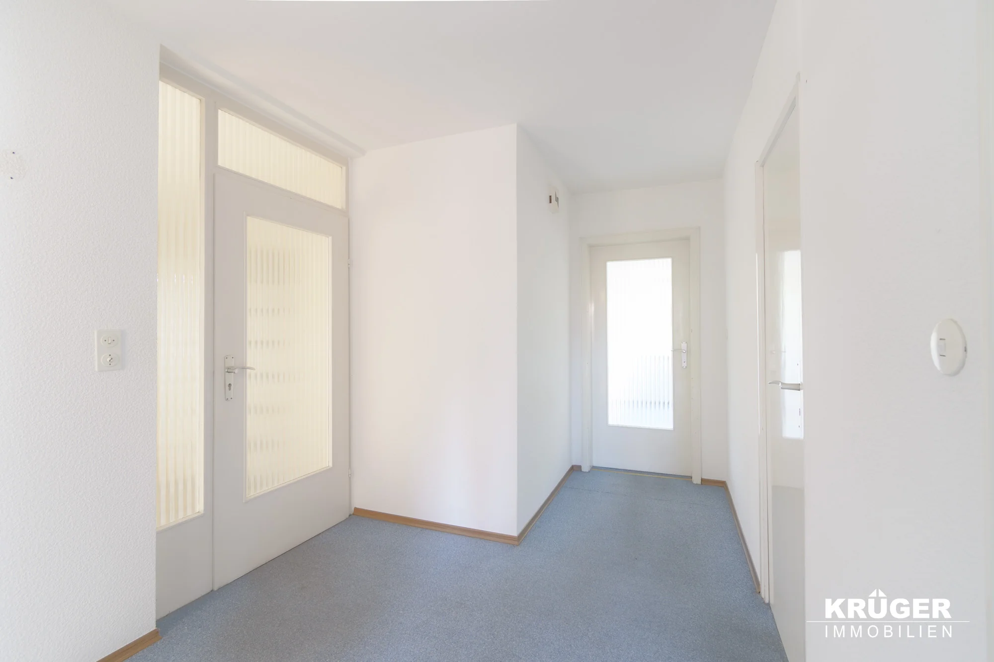 Eggenstein-Leopoldshafen / Zweifamilienhaus mit Garten und Doppelgarage in ruhiger Lage / bezugsfrei