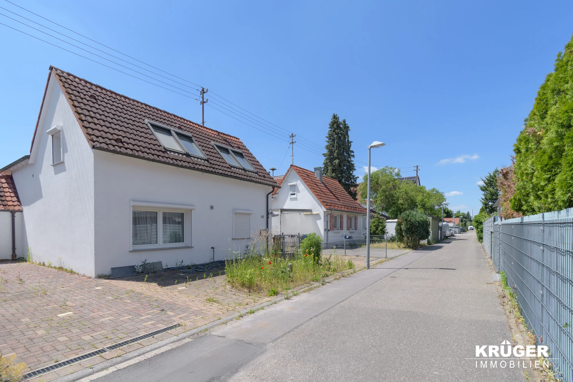 KA-Grünwinkel, Heidenstückersiedlung / freistehendes EFH mit 3 Zimmern, KFZ-Stellplätzen und schönem Grundstück / bezugsfrei