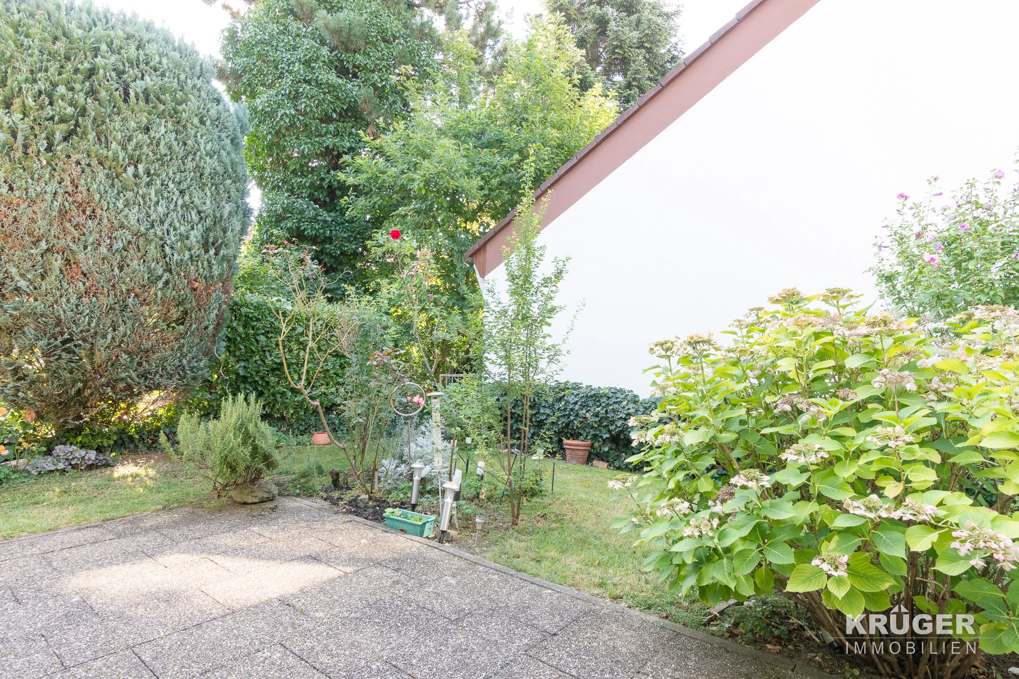 KA-Durlach | Familienfreundliches Einfamilienhaus mit 7 Zimmern, Hobbyraum, Garten & 2 TG-Stellplätzen - ruhige, zentrale Lage - sofort bezugsfrei
