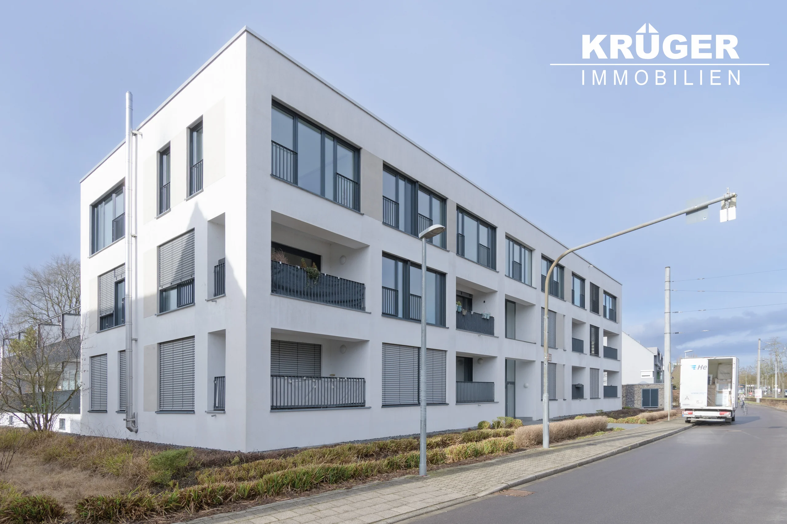 KA-Rüppurr / anspruchsvolle & großzügige Maisonette-Wohnung mit EBK, Balkon, Keller, TG- und KFZ-Stellplatz auf Erbpachtgrundstück / Wohnanlage „Alb-Aue“ / bezugsfrei