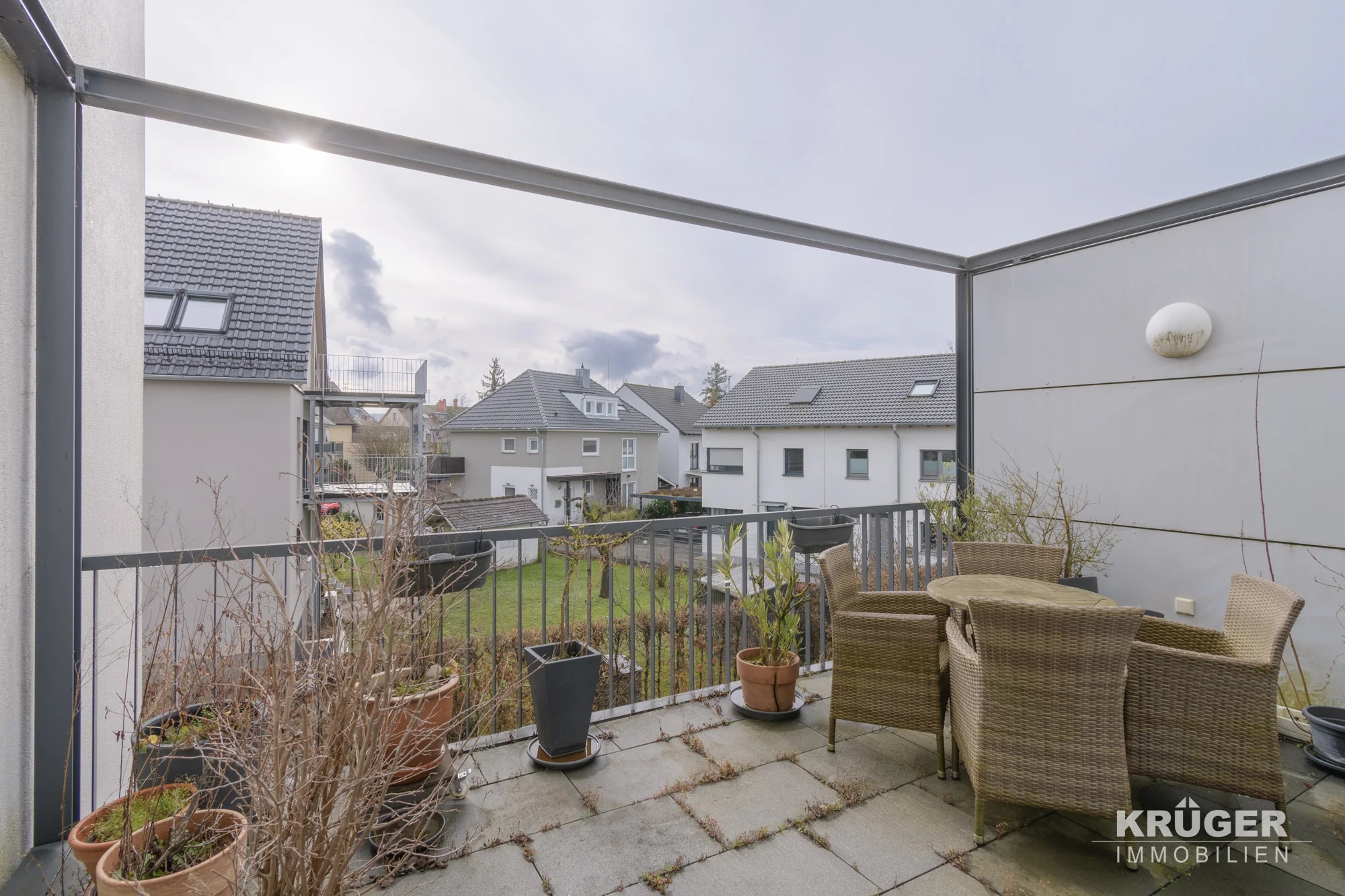 KA-Rüppurr / anspruchsvolle & großzügige Maisonette-Wohnung mit EBK, Balkon, Keller, TG- und KFZ-Stellplatz auf Erbpachtgrundstück / Wohnanlage „Alb-Aue“ / bezugsfrei
