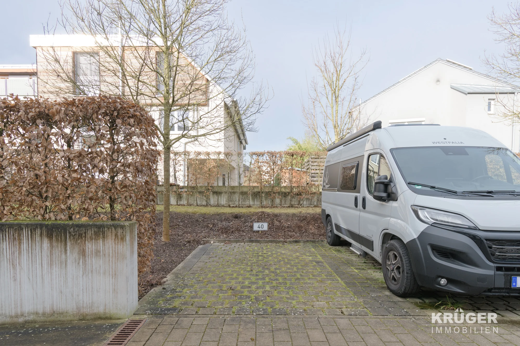 KA-Rüppurr / anspruchsvolle & großzügige Maisonette-Wohnung mit EBK, Balkon, Keller, TG- und KFZ-Stellplatz auf Erbpachtgrundstück / Wohnanlage „Alb-Aue“ / bezugsfrei