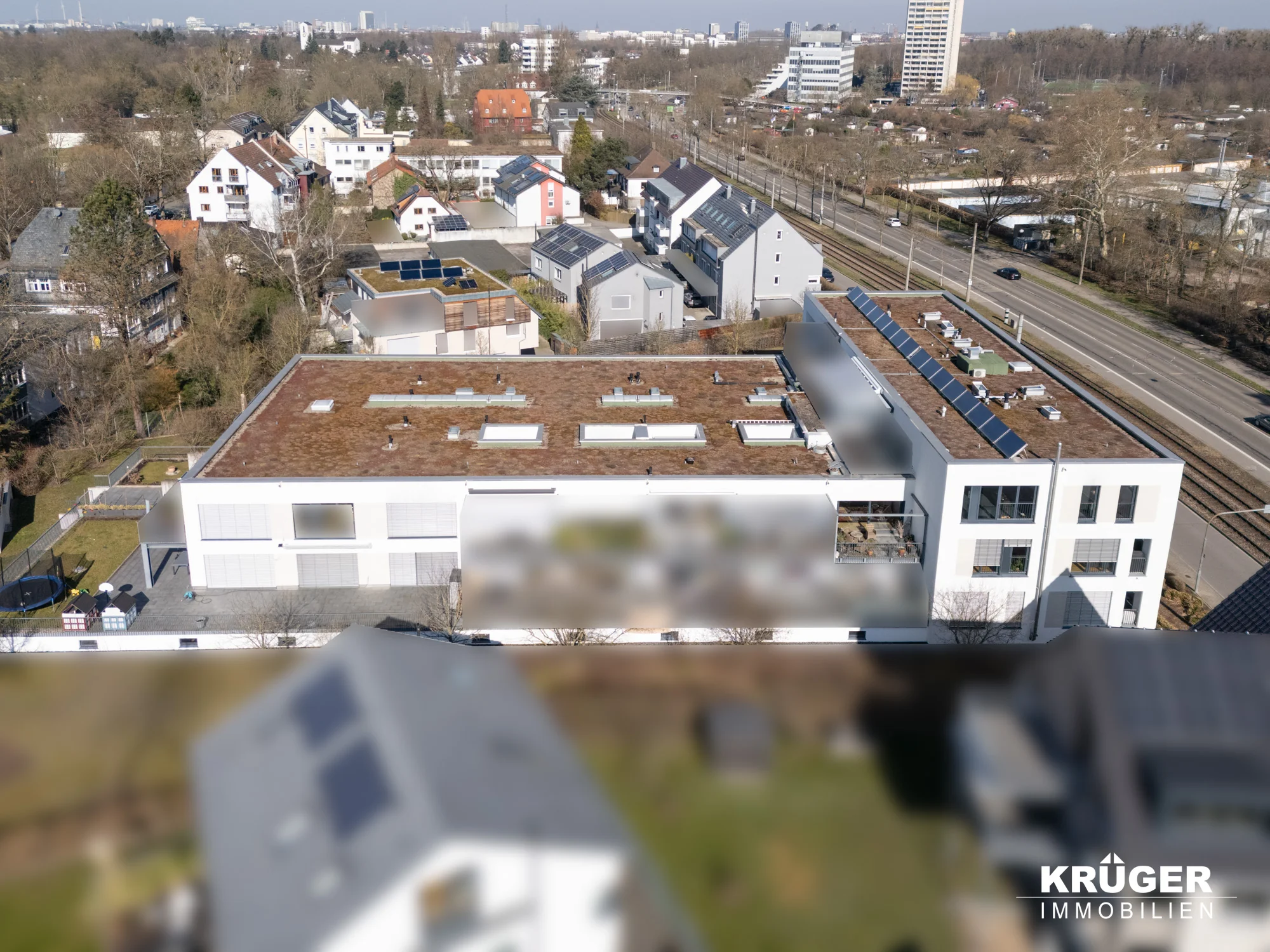 KA-Rüppurr / anspruchsvolle & großzügige Maisonette-Wohnung mit EBK, Balkon, Keller, TG- und KFZ-Stellplatz auf Erbpachtgrundstück / Wohnanlage „Alb-Aue“ / bezugsfrei