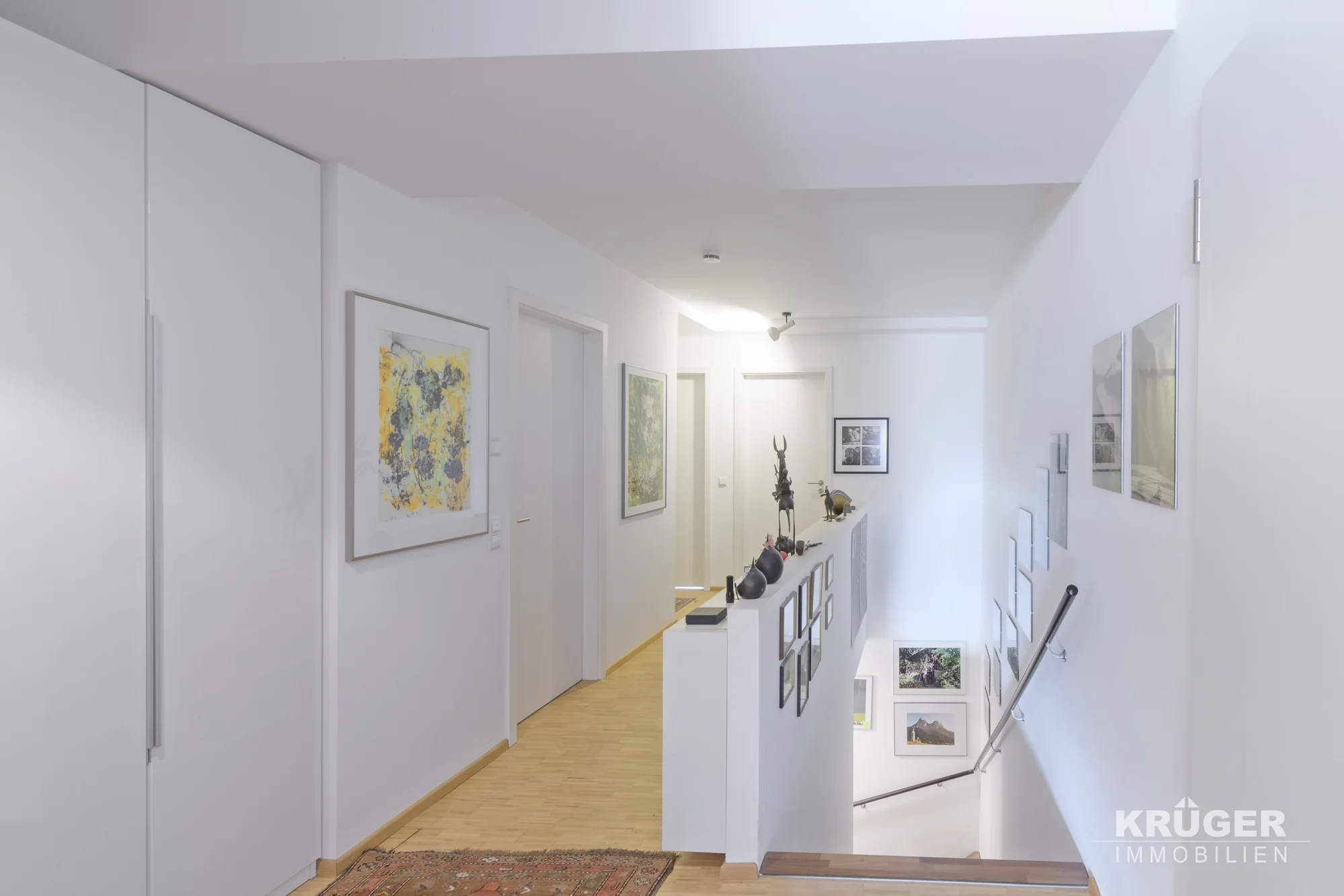 KA-Rüppurr / anspruchsvolle & großzügige Maisonette-Wohnung mit EBK, Balkon, Keller, TG- und KFZ-Stellplatz auf Erbpachtgrundstück / Wohnanlage „Alb-Aue“ / bezugsfrei
