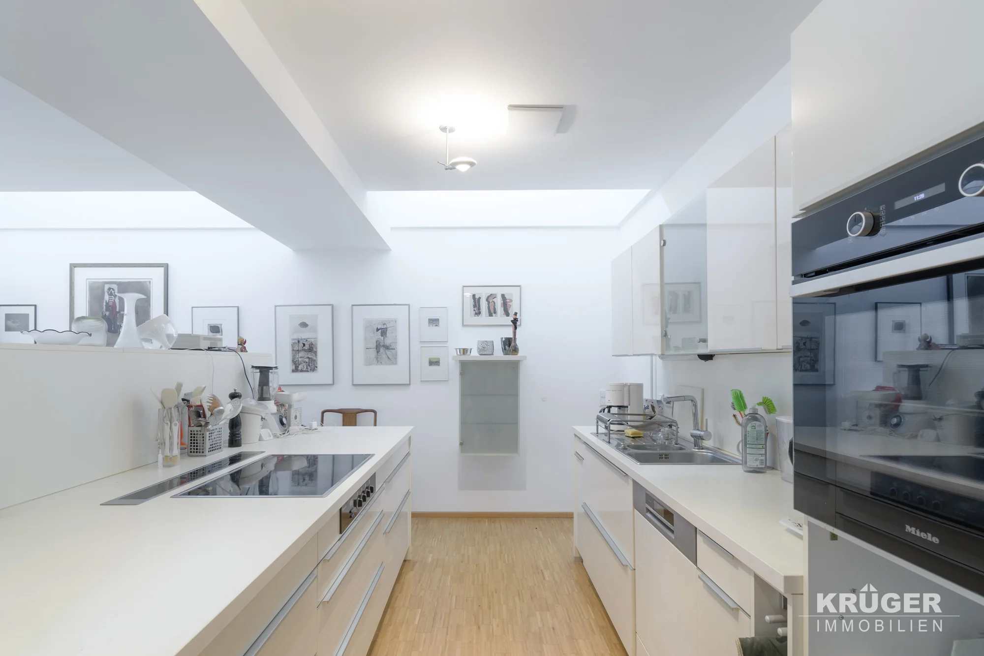 KA-Rüppurr / anspruchsvolle & großzügige Maisonette-Wohnung mit EBK, Balkon, Keller, TG- und KFZ-Stellplatz auf Erbpachtgrundstück / Wohnanlage „Alb-Aue“ / bezugsfrei