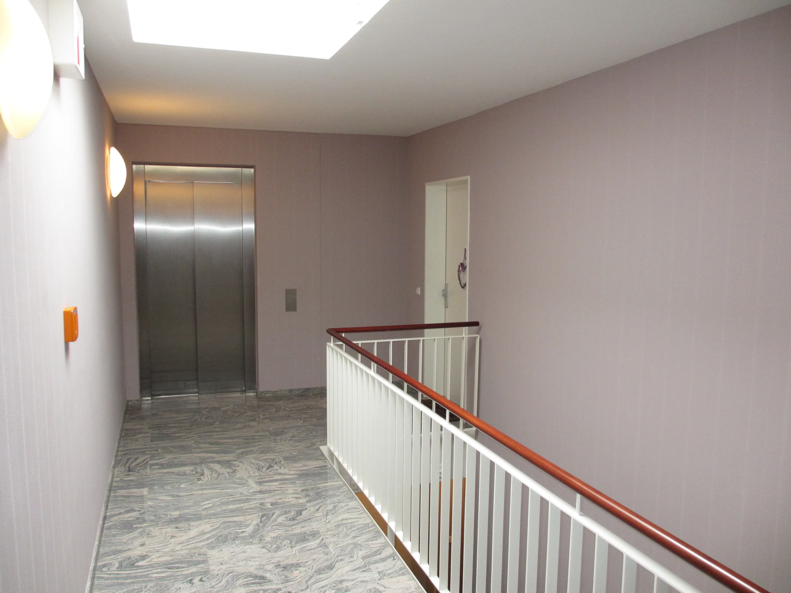 KA-Südoststadt, City Park / besondere und hochwertige Penthouse-Wohnung mit sichtgeschützter Dachterrasse, Kellerraum, zwei TG-Plätze - vermietet