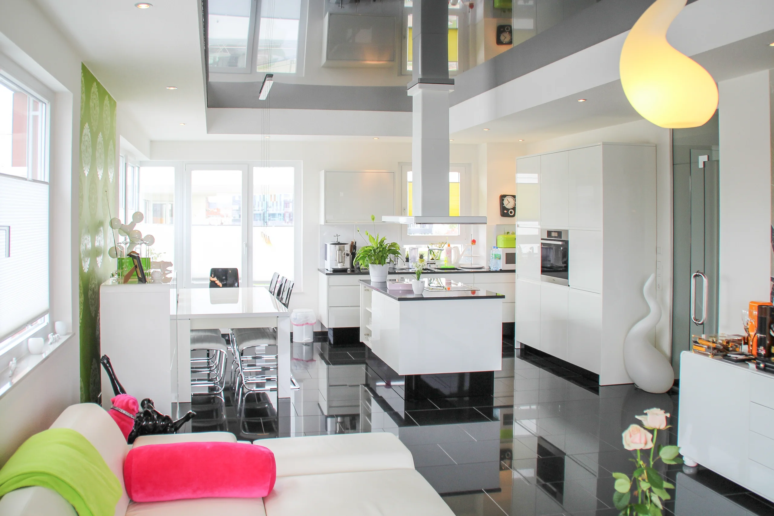 KA-Südoststadt, City Park / besondere und hochwertige Penthouse-Wohnung mit sichtgeschützter Dachterrasse, Kellerraum, zwei TG-Plätze - vermietet