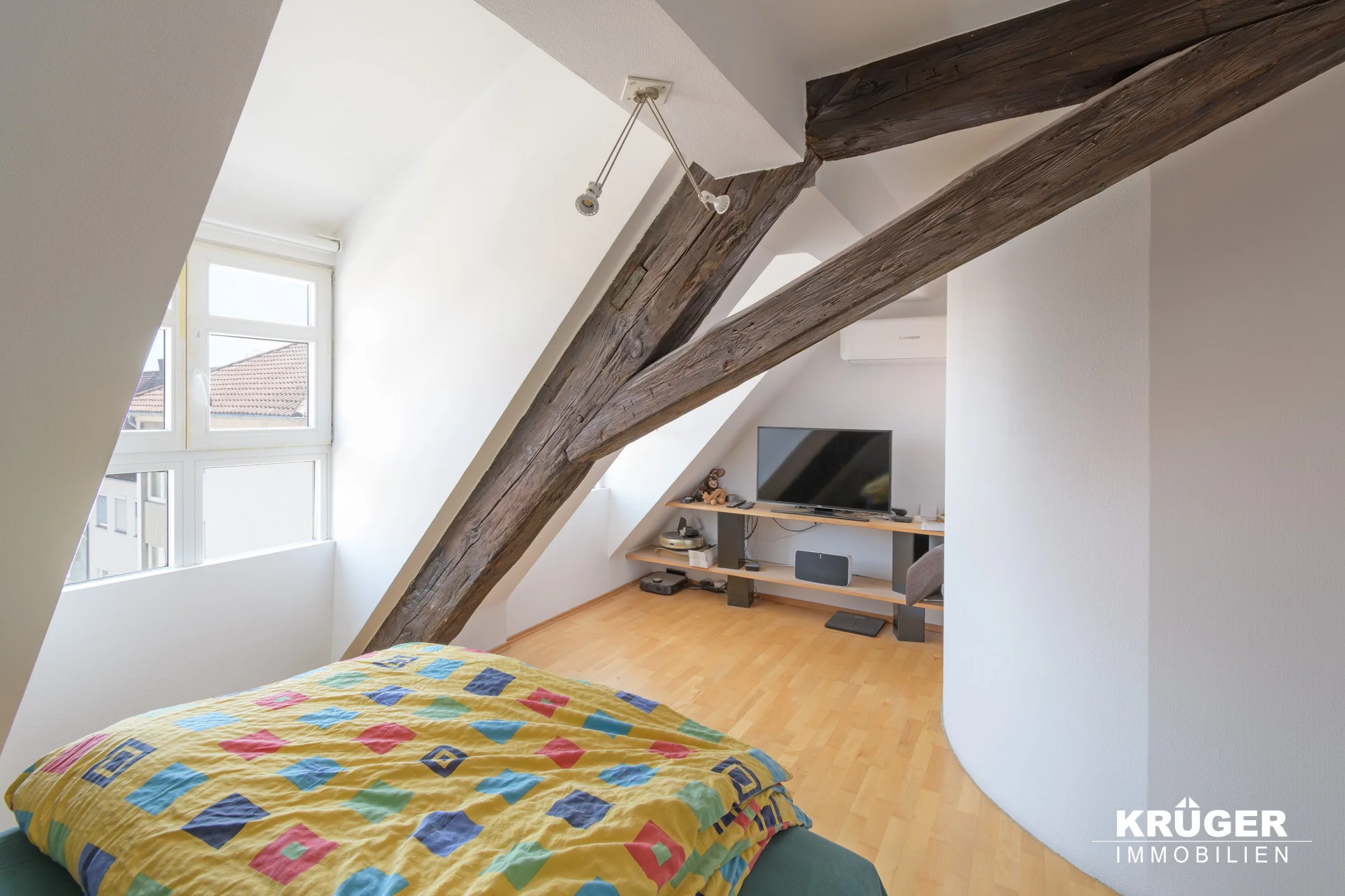 KA-Durlach / außergewöhnliche DG-Maisonette-Whg mit Süd-Loggia, 5 Zimmer und optional zwei TG-Stellplätze