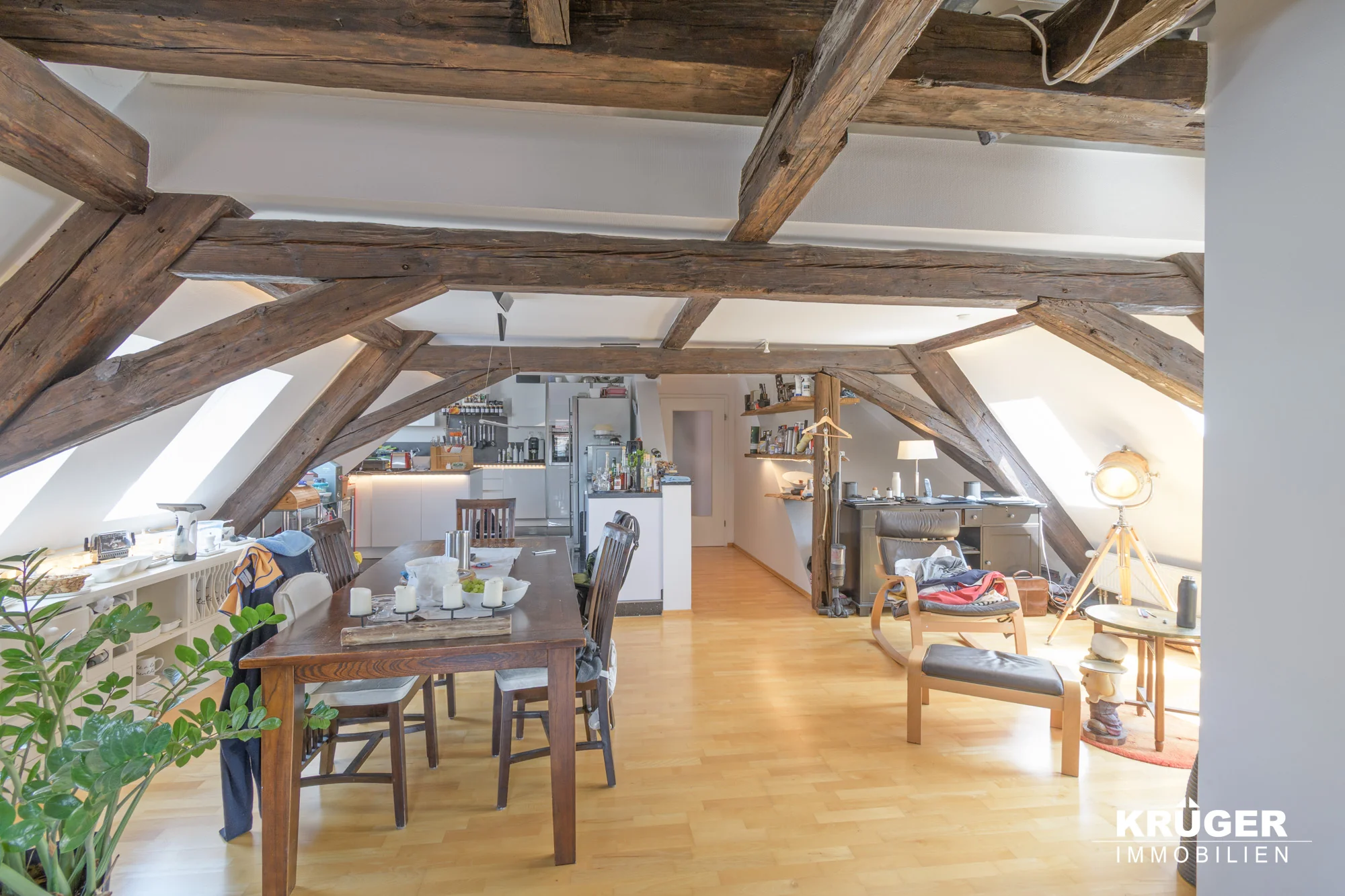 KA-Durlach / außergewöhnliche DG-Maisonette-Whg mit Süd-Loggia, 5 Zimmer und optional zwei TG-Stellplätze