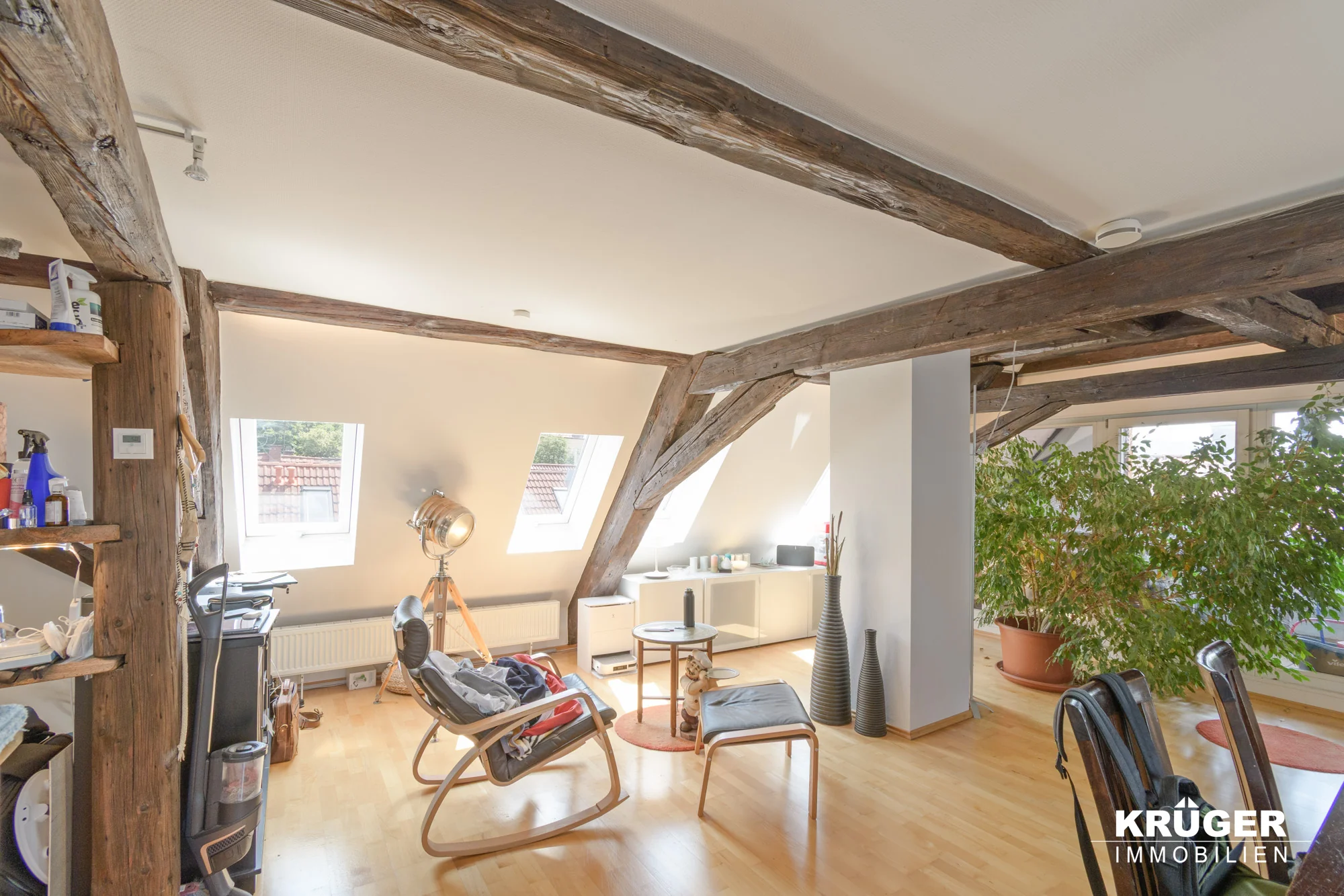 KA-Durlach / außergewöhnliche DG-Maisonette-Whg mit Süd-Loggia, 5 Zimmer und optional zwei TG-Stellplätze