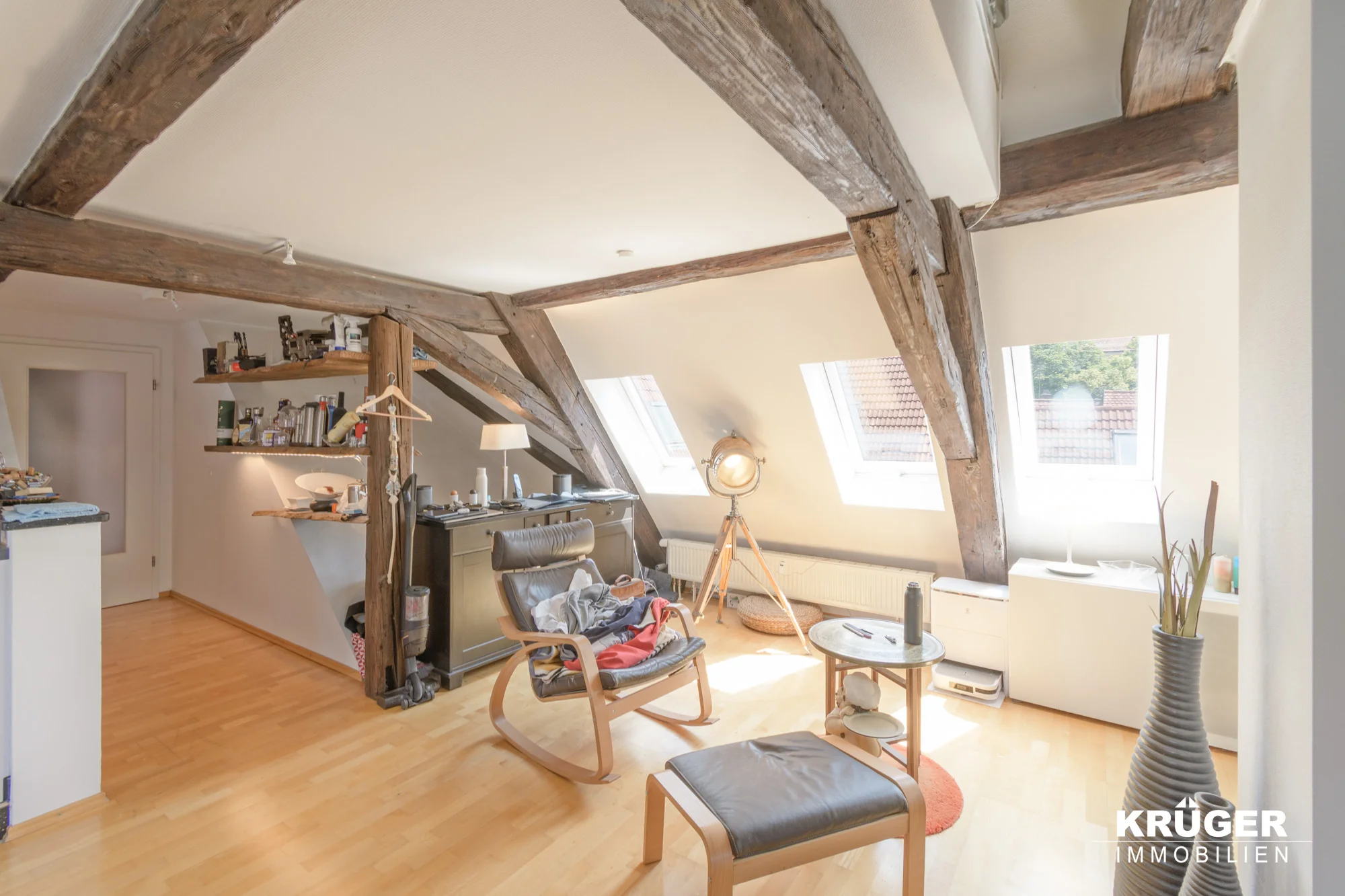 KA-Durlach / außergewöhnliche DG-Maisonette-Whg mit Süd-Loggia, 5 Zimmer und optional zwei TG-Stellplätze