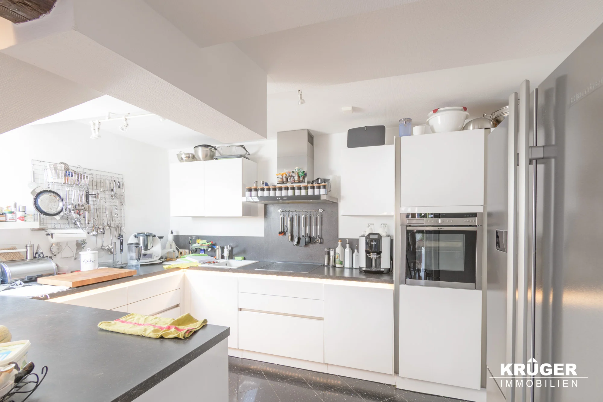 KA-Durlach / außergewöhnliche DG-Maisonette-Whg mit Süd-Loggia, 5 Zimmer und optional zwei TG-Stellplätze