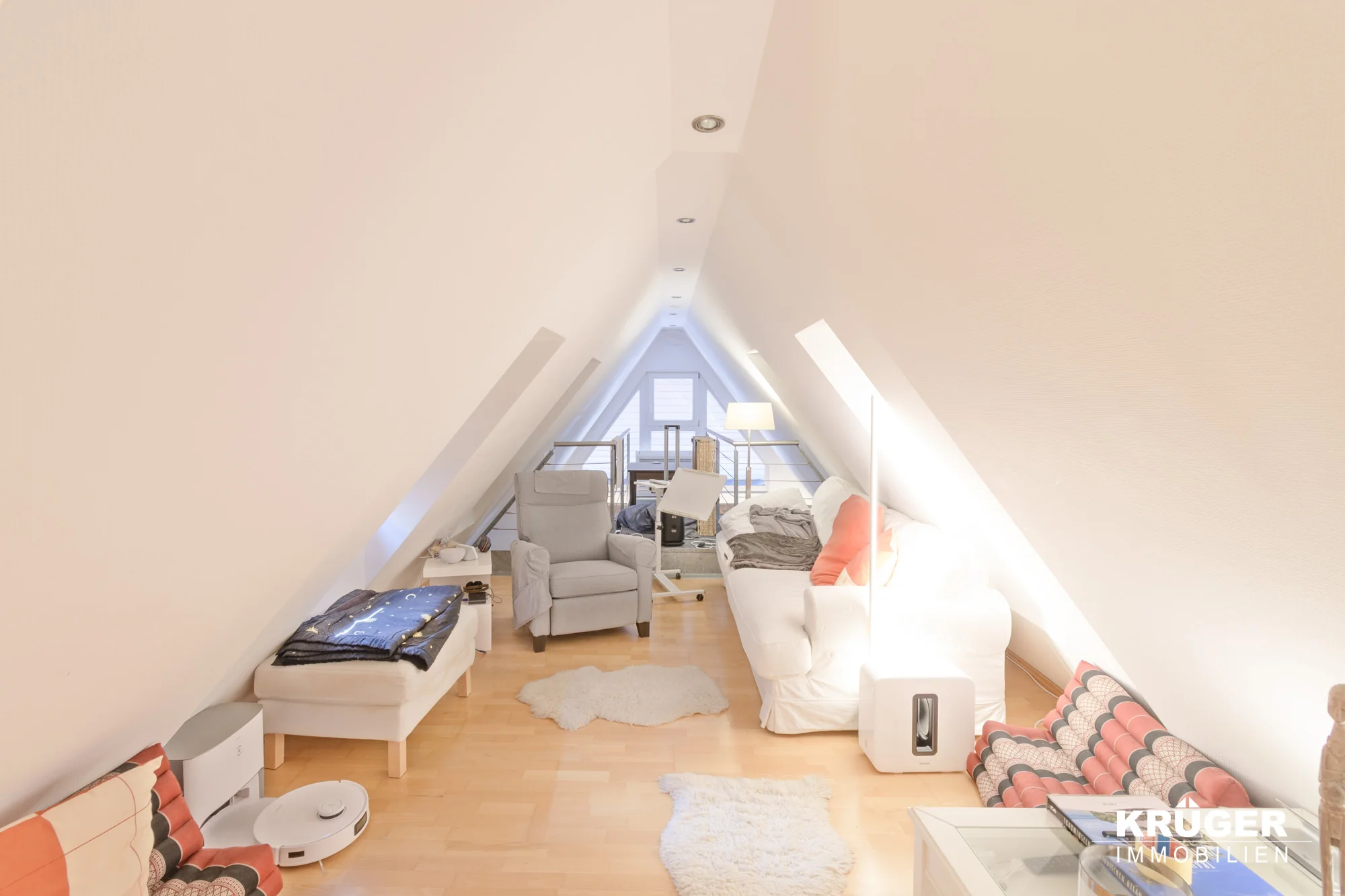 KA-Durlach / außergewöhnliche DG-Maisonette-Whg mit Süd-Loggia, 5 Zimmer und optional zwei TG-Stellplätze