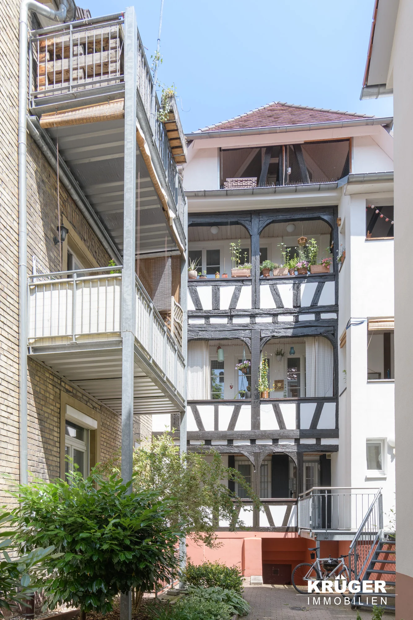 KA-Durlach / außergewöhnliche DG-Maisonette-Whg mit Süd-Loggia, 5 Zimmer und optional zwei TG-Stellplätze