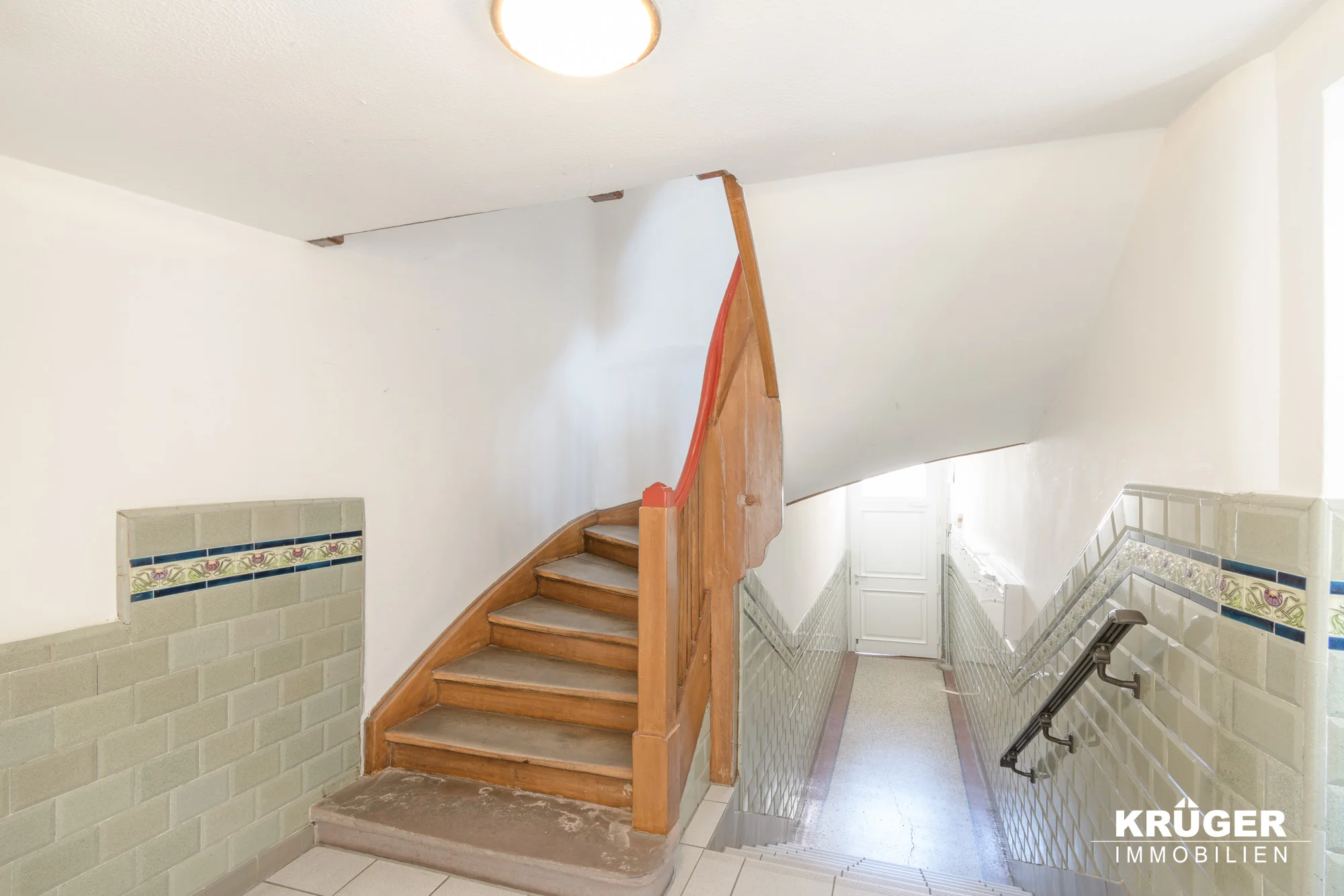 KA-Durlach / außergewöhnliche DG-Maisonette-Whg mit Süd-Loggia, 5 Zimmer und optional zwei TG-Stellplätze