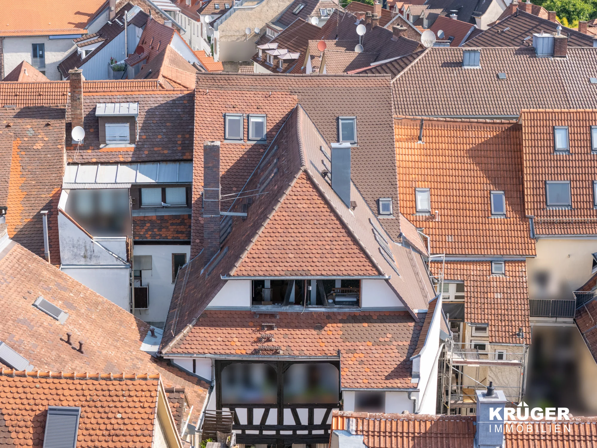 KA-Durlach / außergewöhnliche DG-Maisonette-Whg mit Süd-Loggia, 5 Zimmer und optional zwei TG-Stellplätze