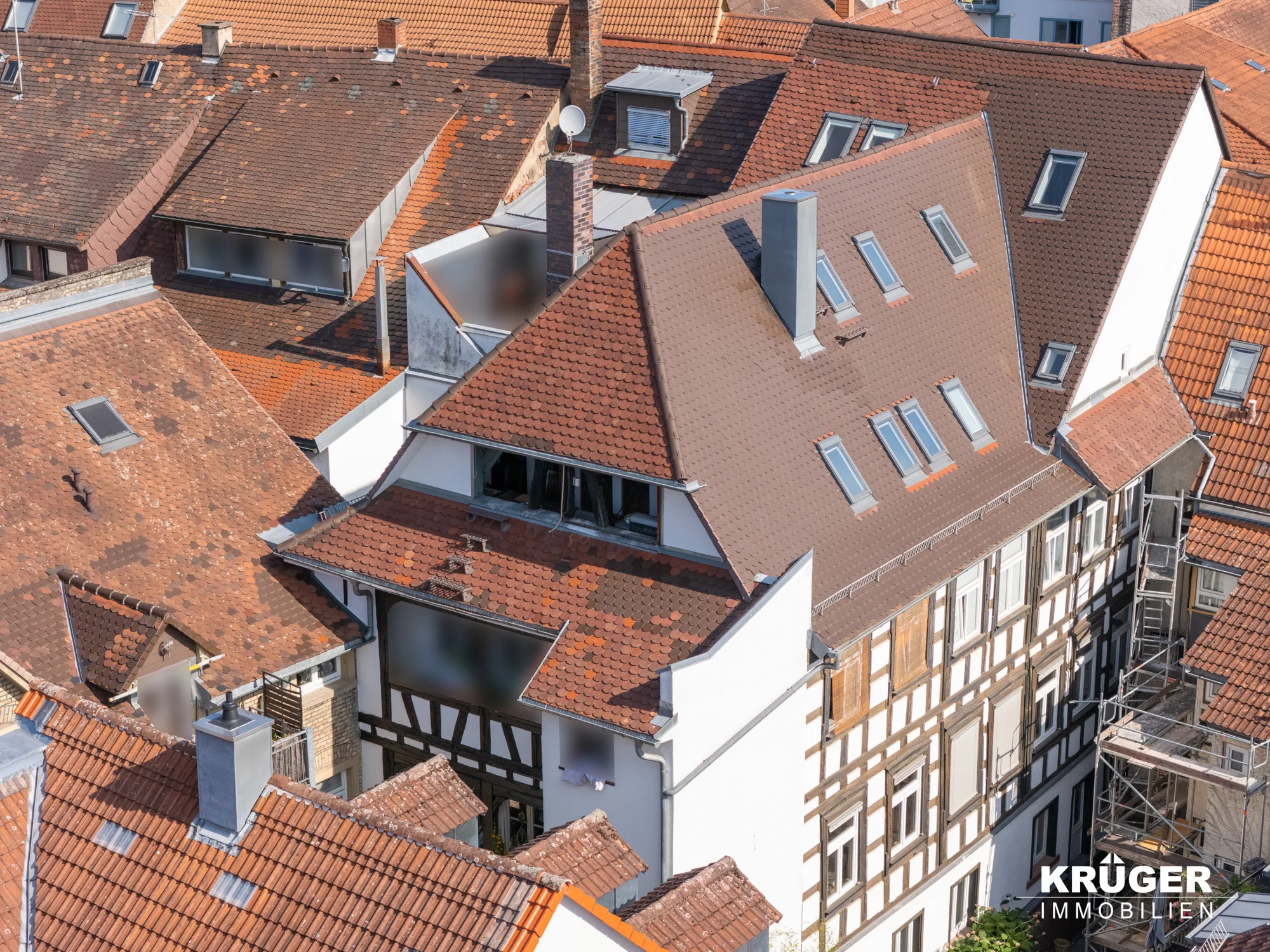 KA-Durlach / außergewöhnliche DG-Maisonette-Whg mit Süd-Loggia, 5 Zimmer und optional zwei TG-Stellplätze