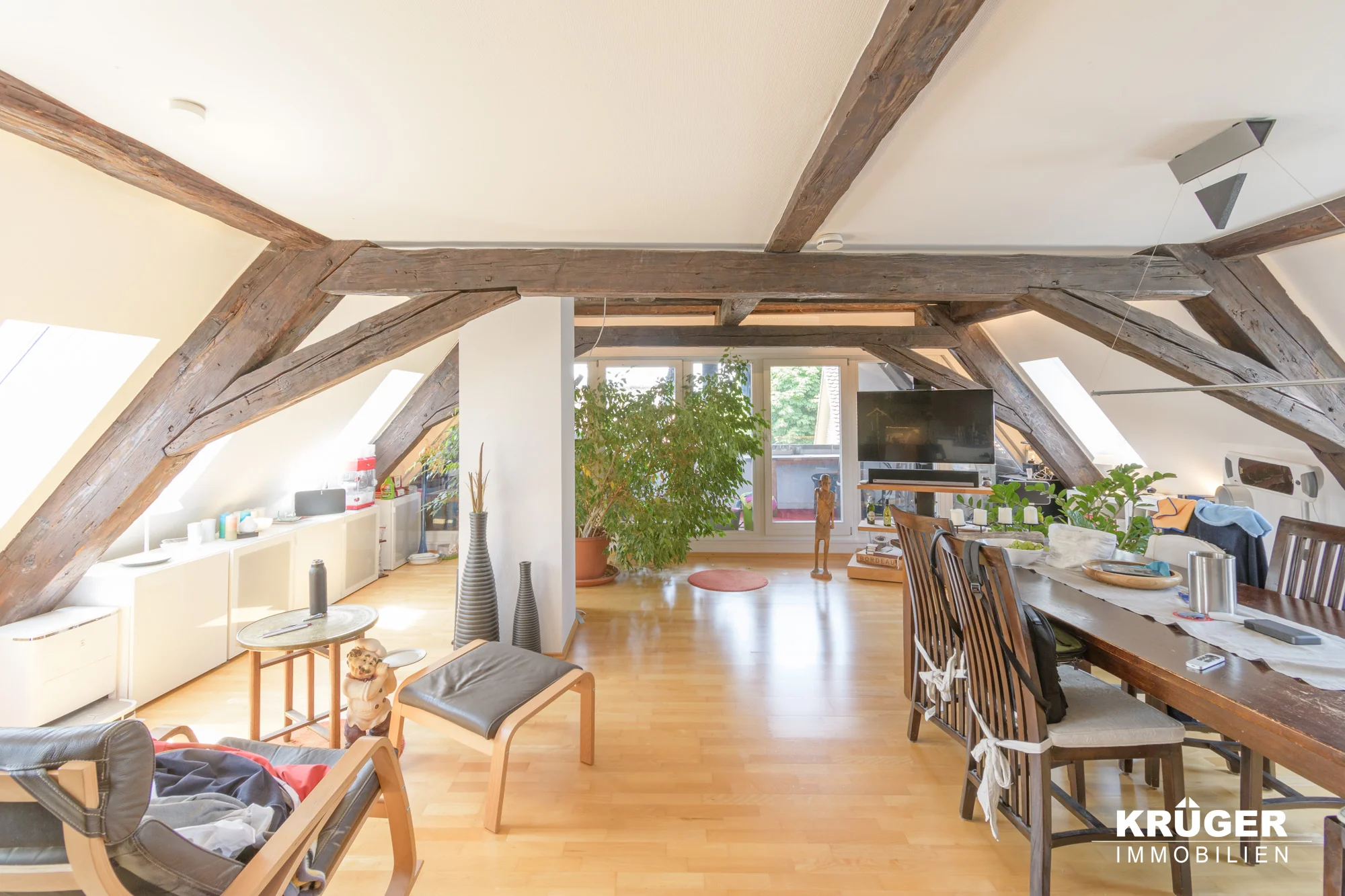 KA-Durlach / außergewöhnliche DG-Maisonette-Whg mit Süd-Loggia, 5 Zimmer und optional zwei TG-Stellplätze