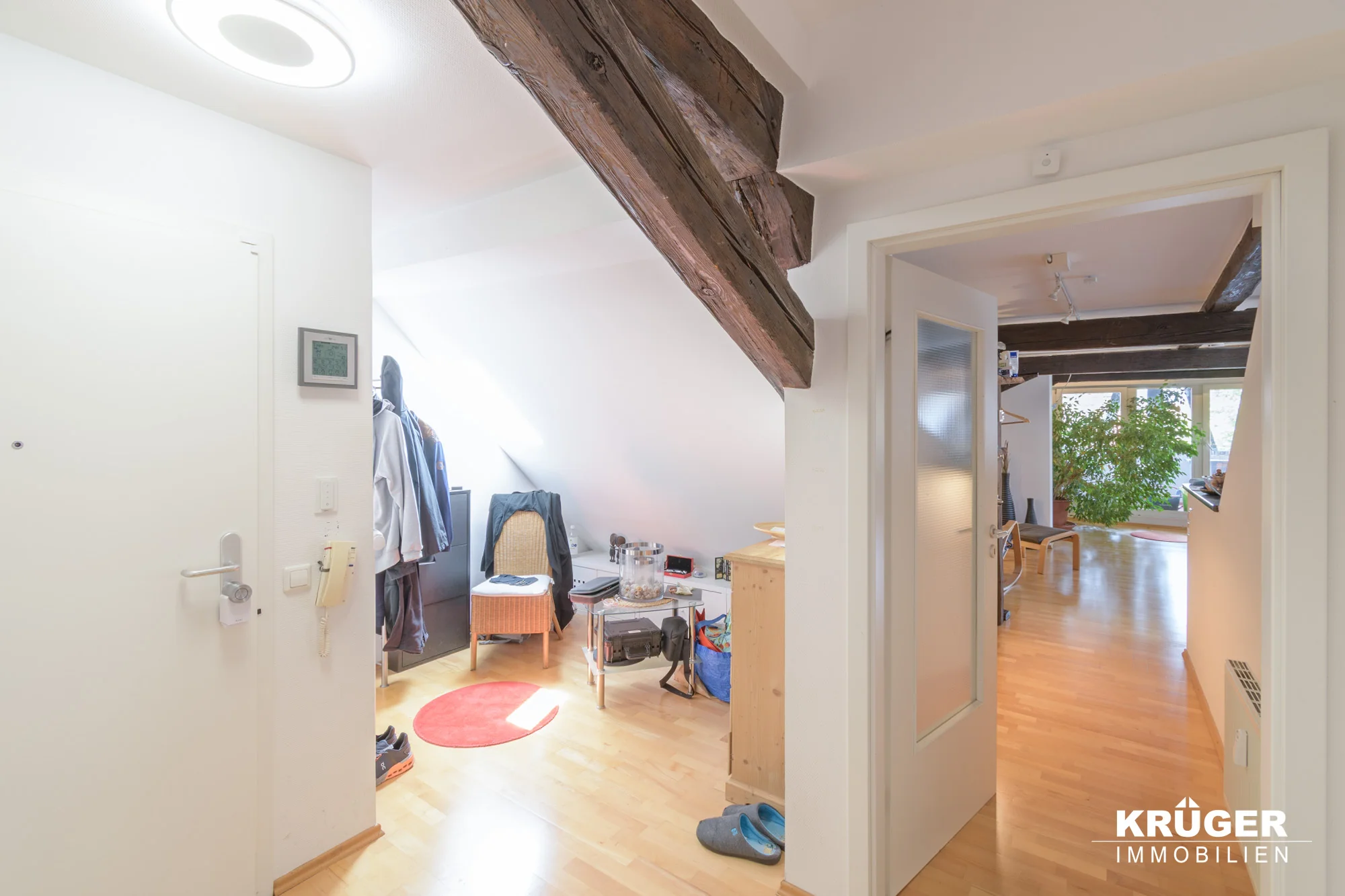 KA-Durlach / außergewöhnliche DG-Maisonette-Whg mit Süd-Loggia, 5 Zimmer und optional zwei TG-Stellplätze