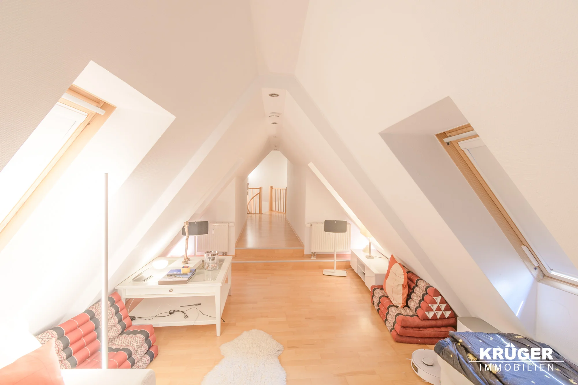KA-Durlach / außergewöhnliche DG-Maisonette-Whg mit Süd-Loggia, 5 Zimmer und optional zwei TG-Stellplätze