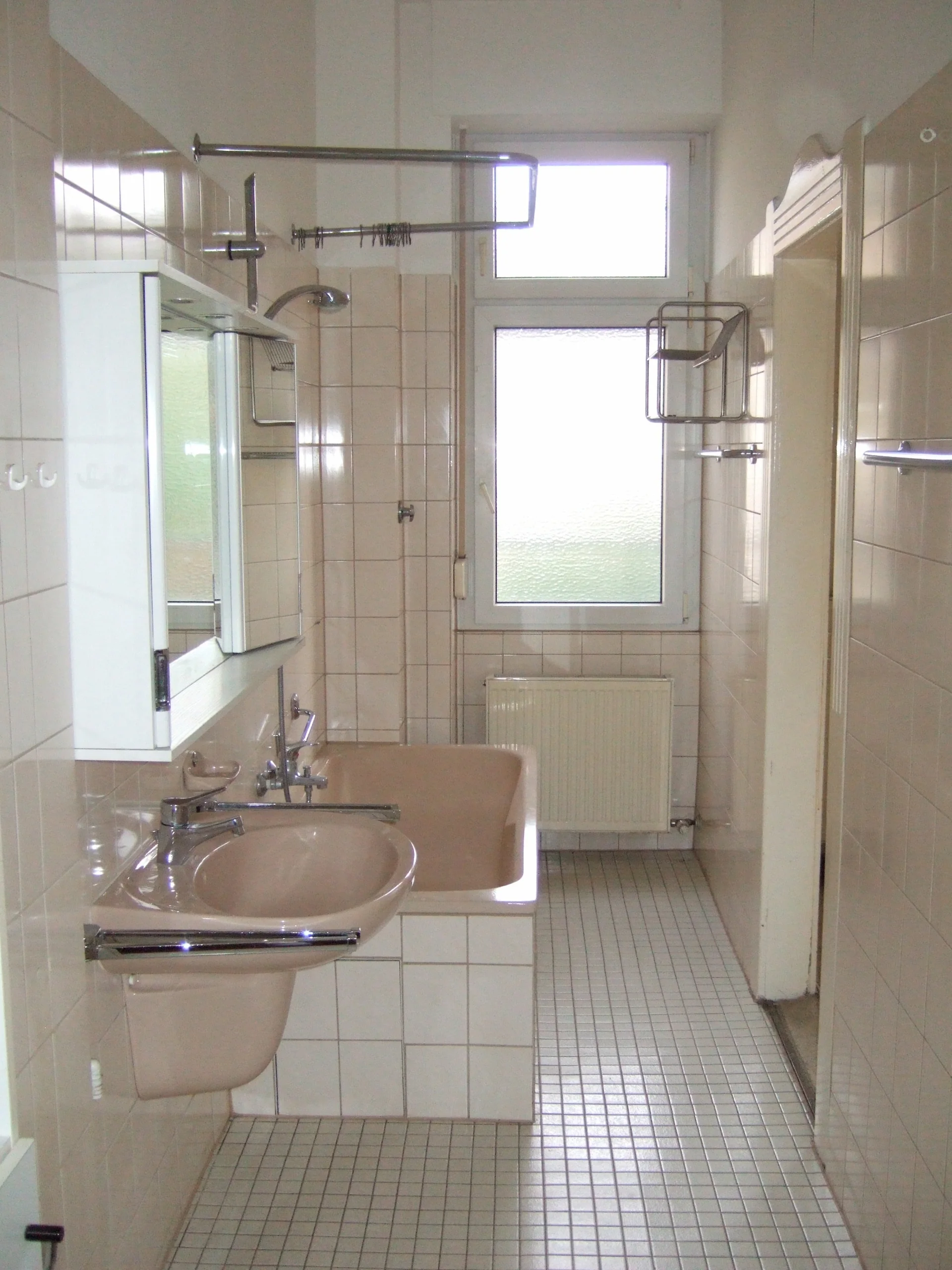 KA-Weststadt / geräumige 4-Zi-Wohnung mit Südbalkon in stilvollem Altbau / Dielenböden-Stuck-Stiltüren