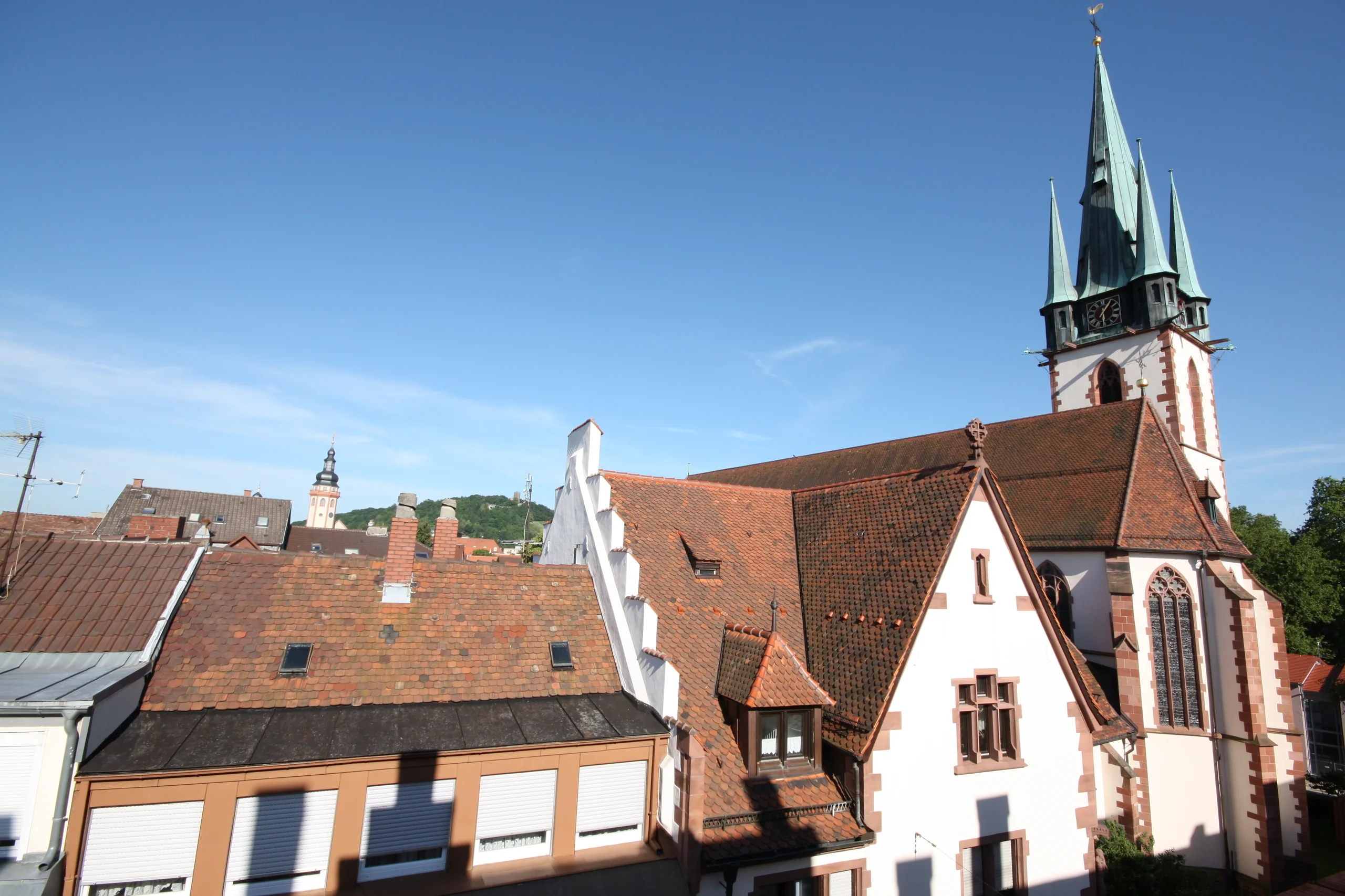 Sanierte 3-Zi-DG-Studio-Maisonette-Wohnung mit Loggia & Einbauküche in stilvollem Altbau in Durlach mit Turmbergblick