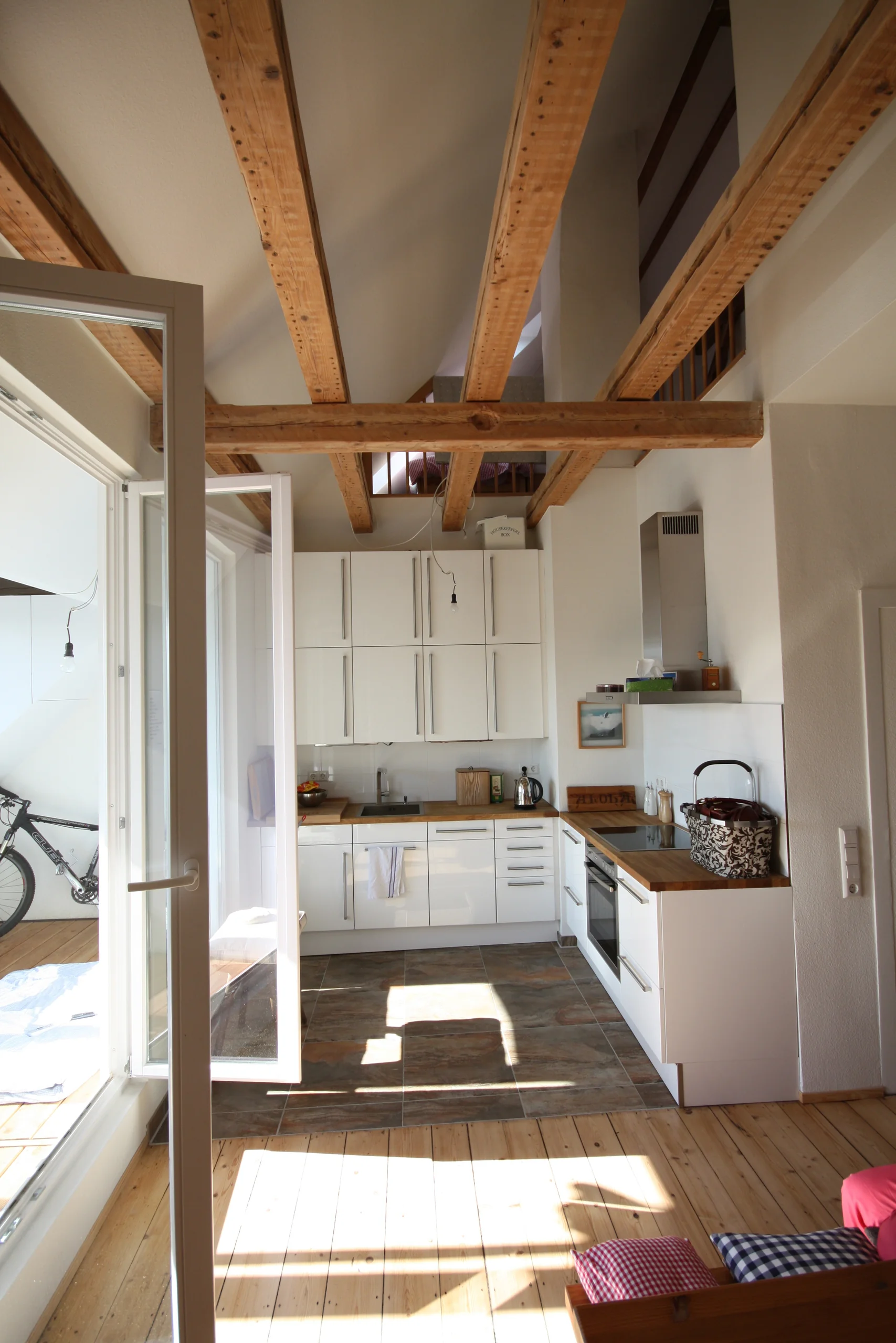 Sanierte 3-Zi-DG-Studio-Maisonette-Wohnung mit Loggia & Einbauküche in stilvollem Altbau in Durlach mit Turmbergblick