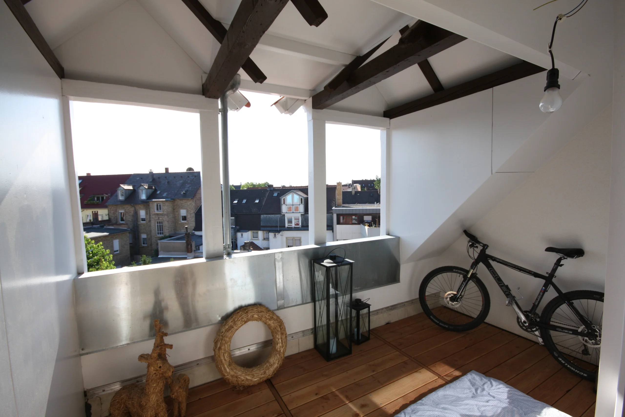 Sanierte 3-Zi-DG-Studio-Maisonette-Wohnung mit Loggia & Einbauküche in stilvollem Altbau in Durlach mit Turmbergblick