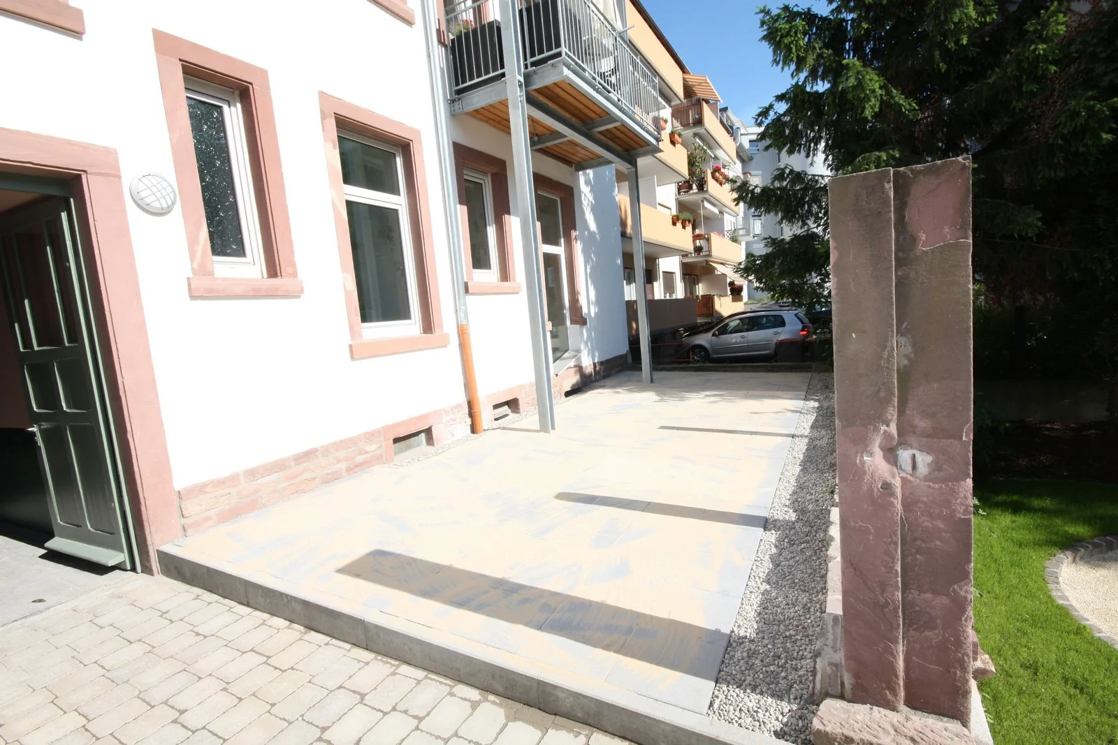 KA-Durlach / Grundsanierte 2-3-Zi-Wohnung mit sehr grosser SW-Terrasse in stilvollem Altbau