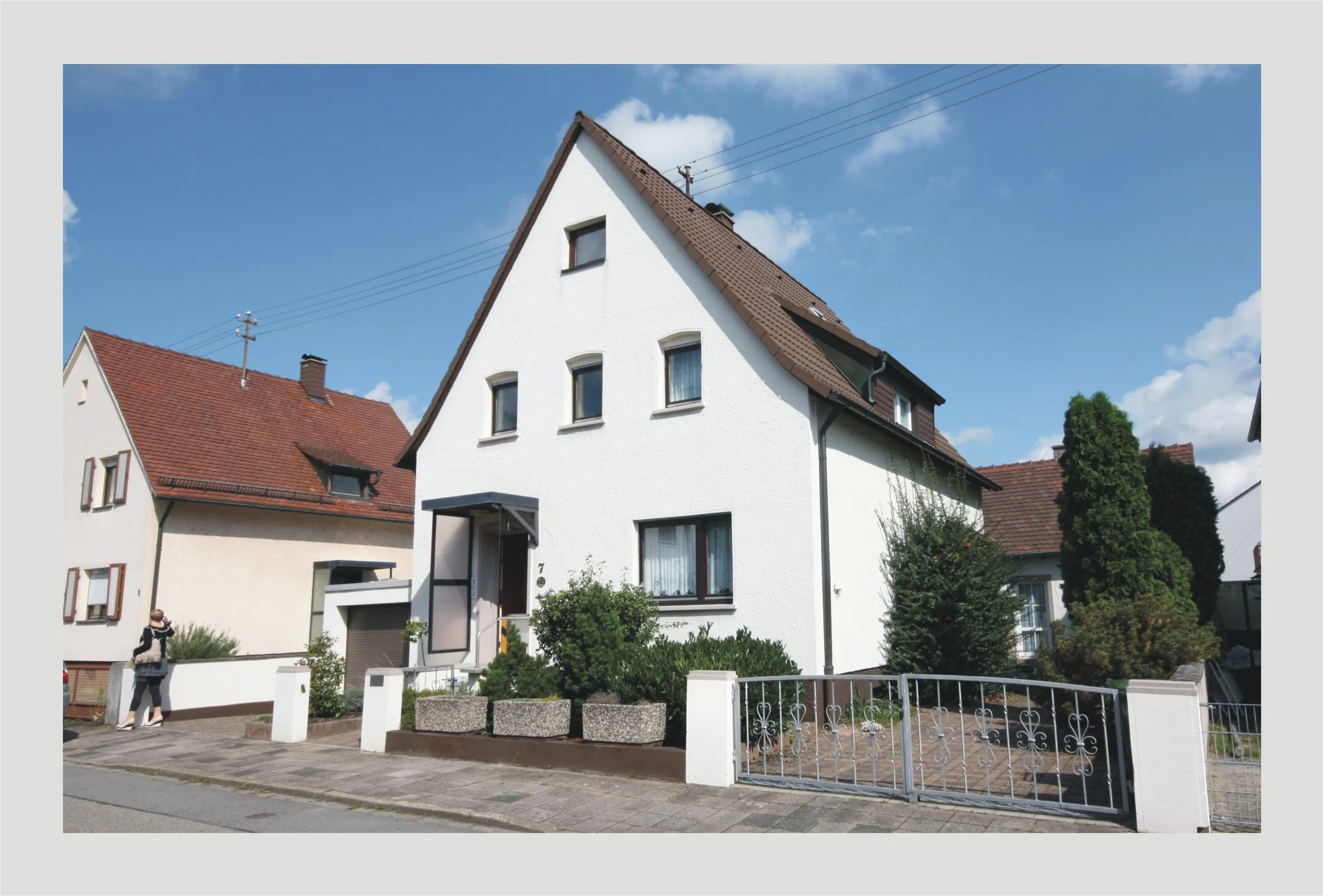 1-Familienhaus mit Nebengebäude, Garage und schönem Garten in angenehmer Wohnlage von KA-Neureut