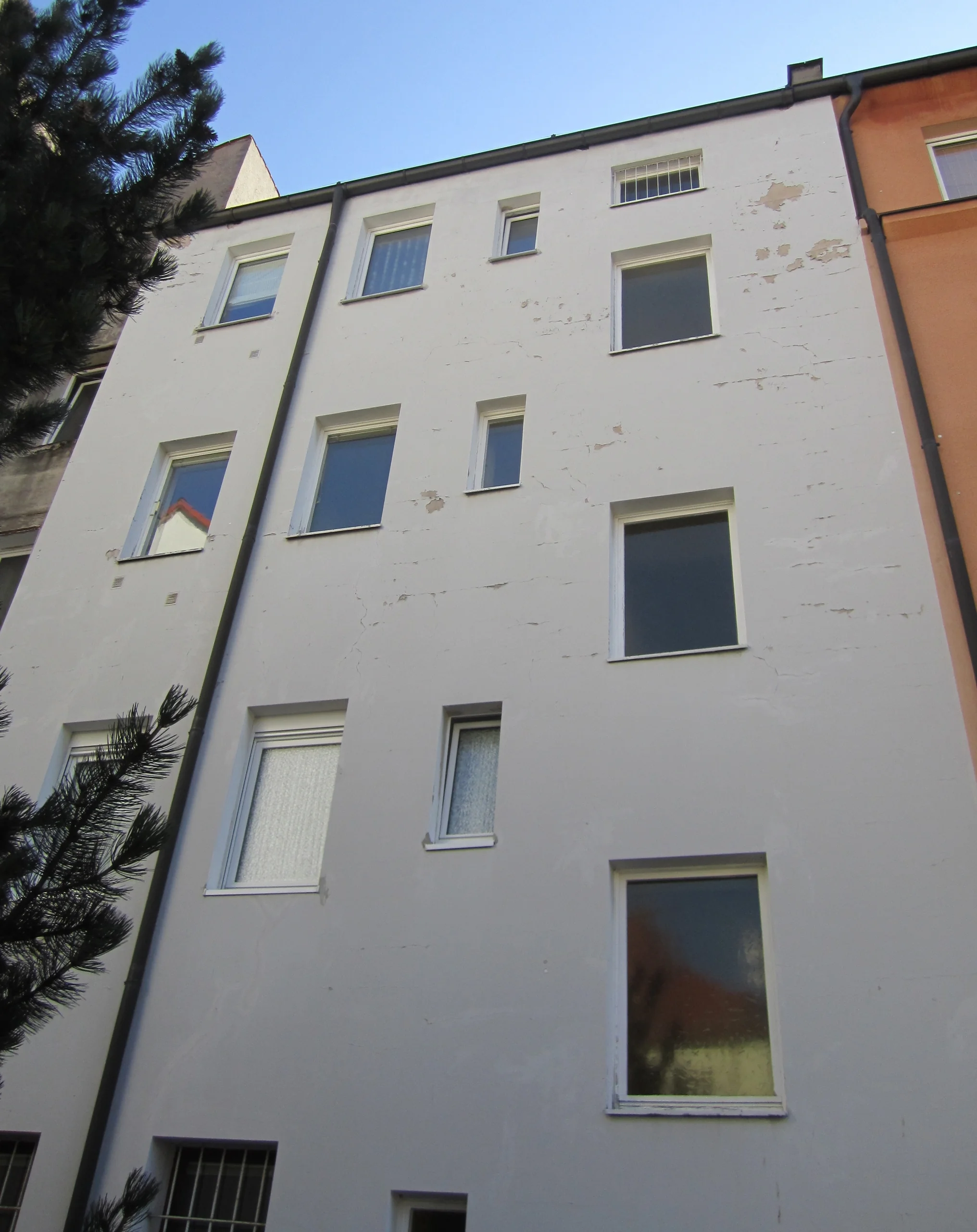Solides Mehrfamilienhaus mit 4 Einheiten in Nürnberg / Nahe zum Stadtpark