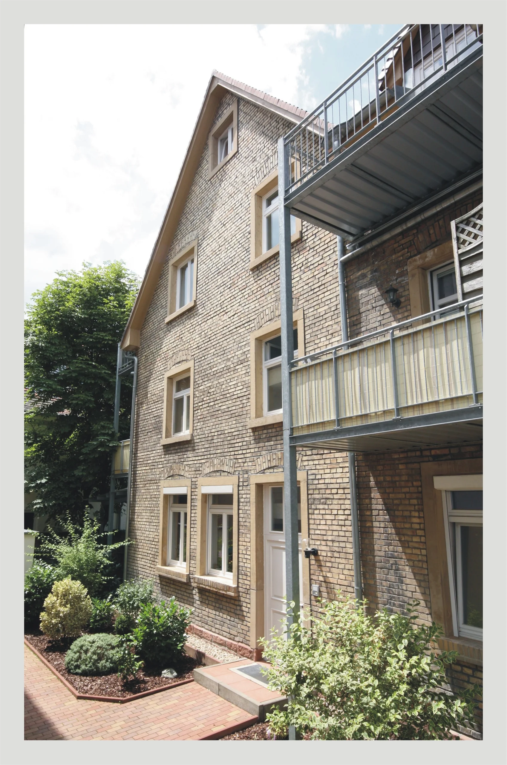 KA-Durlach / 3-Zi-Wohnung mit Terrasse, Garten und zusätzlicher Hofterrasse in sehr zentraler & ruhiger Lage