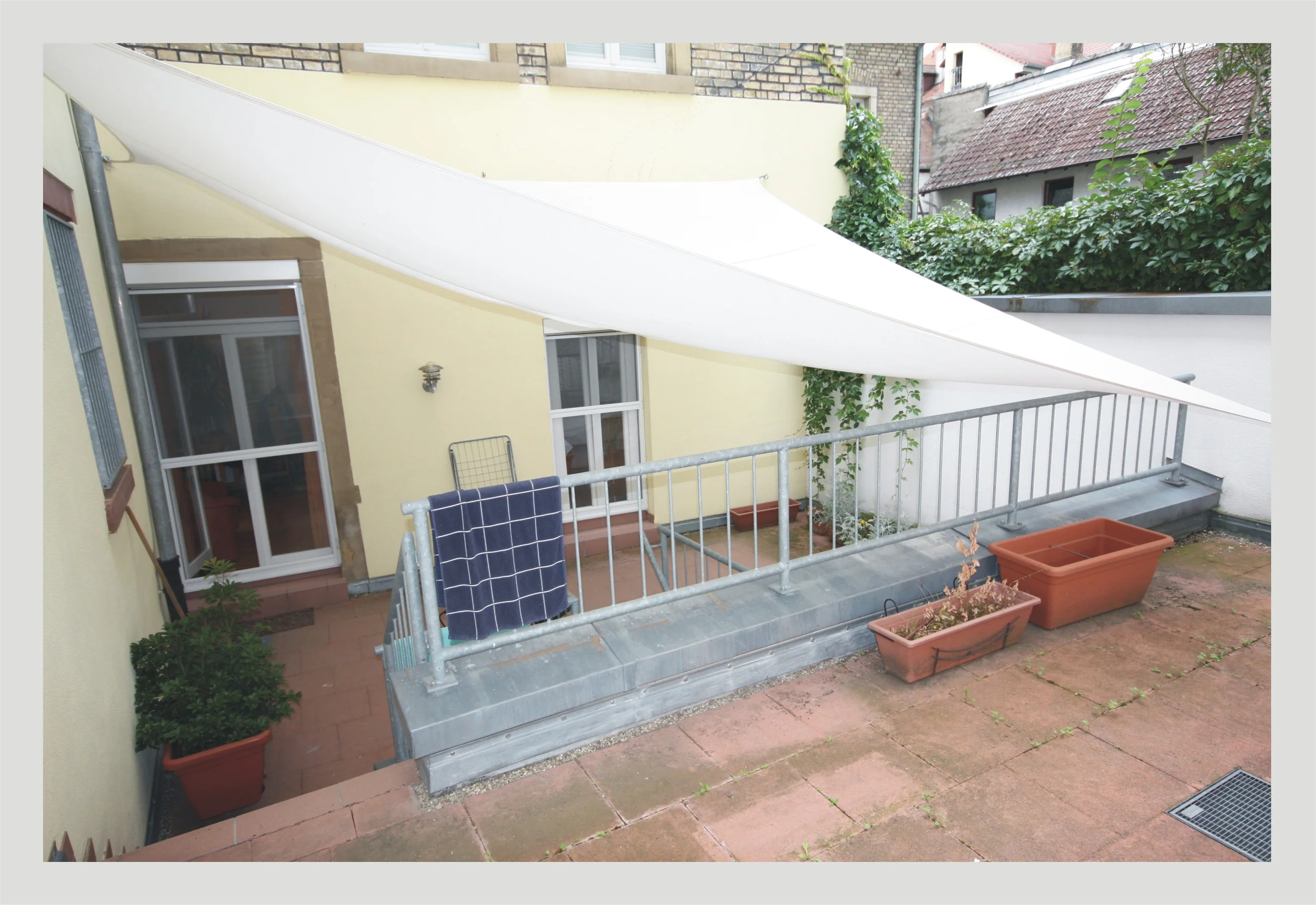 KA-Durlach / 3-Zi-Wohnung mit Terrasse, Garten und zusätzlicher Hofterrasse in sehr zentraler & ruhiger Lage