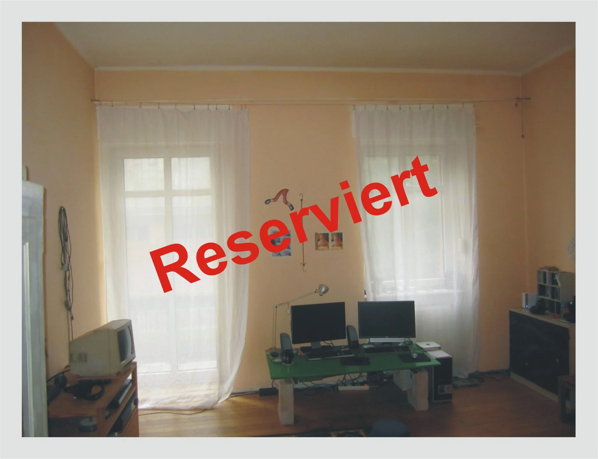 KA-Mühlburg, Peter-und-Paul-Platz / Schöne 2-Zimmer-Wohnung mit Erker, Balkon, Dielenböden und hohen Decken in stilvollem Haus