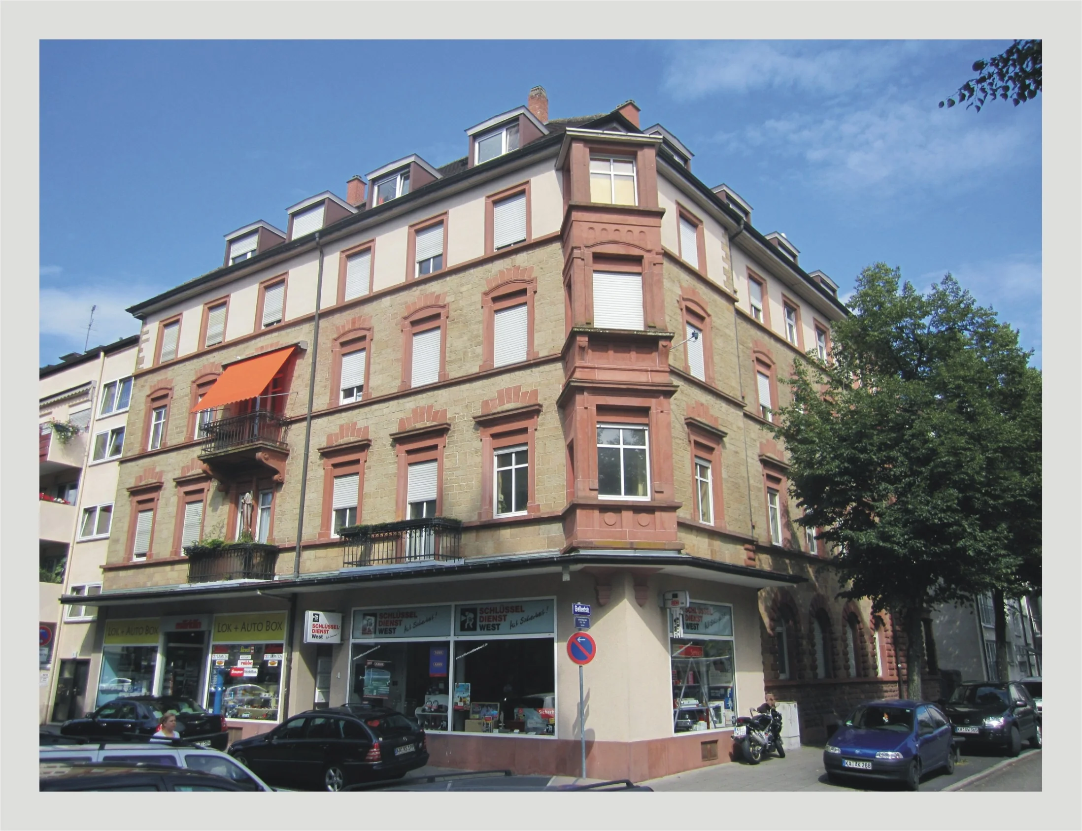 KA-Mühlburg, Peter-und-Paul-Platz / Schöne 2-Zimmer-Wohnung mit Erker, Balkon, Dielenböden und hohen Decken in stilvollem Haus