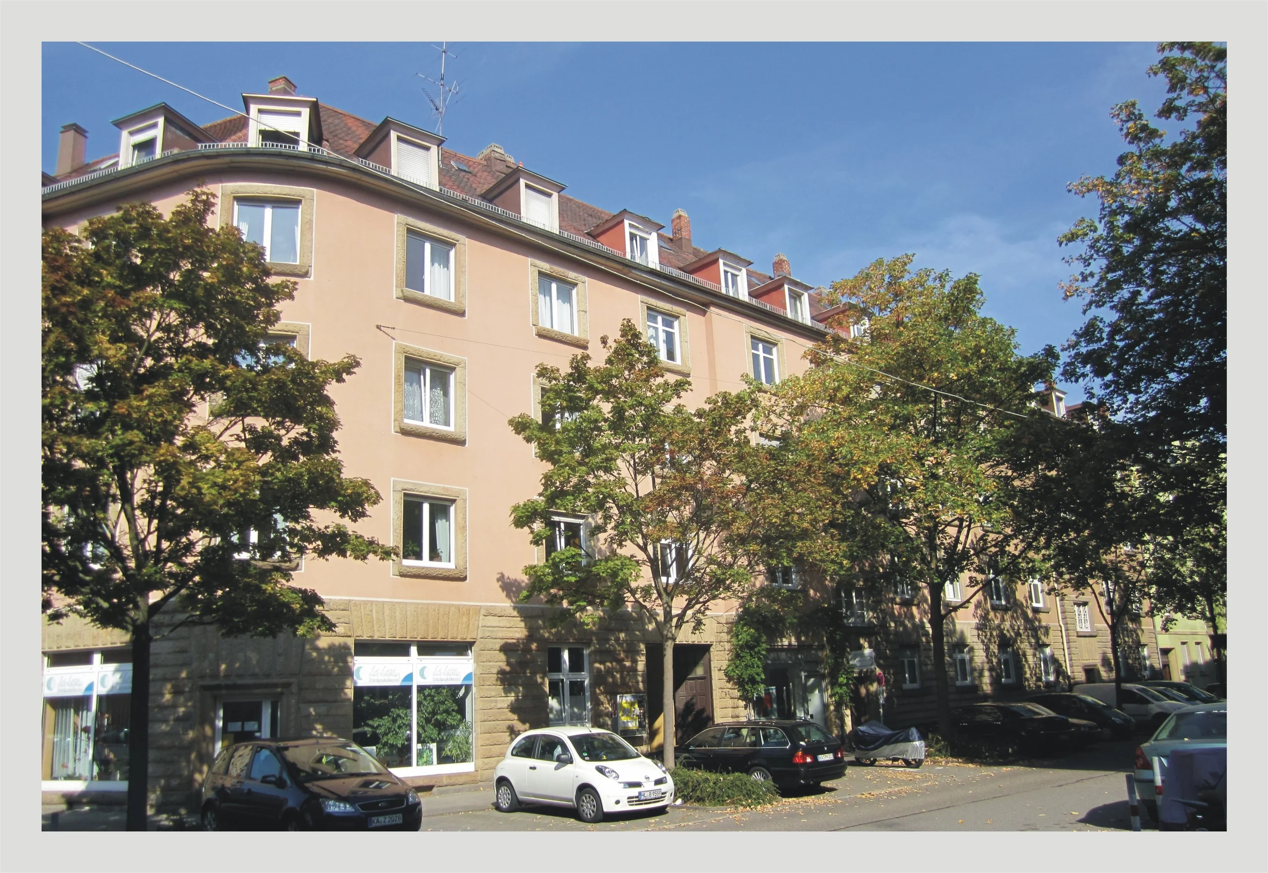 KA-Südweststadt / außergewöhliche & helle DG-Maisonette-Whg mit 2 Dachbalkonen, Garage, Einbauküche, Einbaumöbeln, 2 Kellerräumen und vieles mehr!