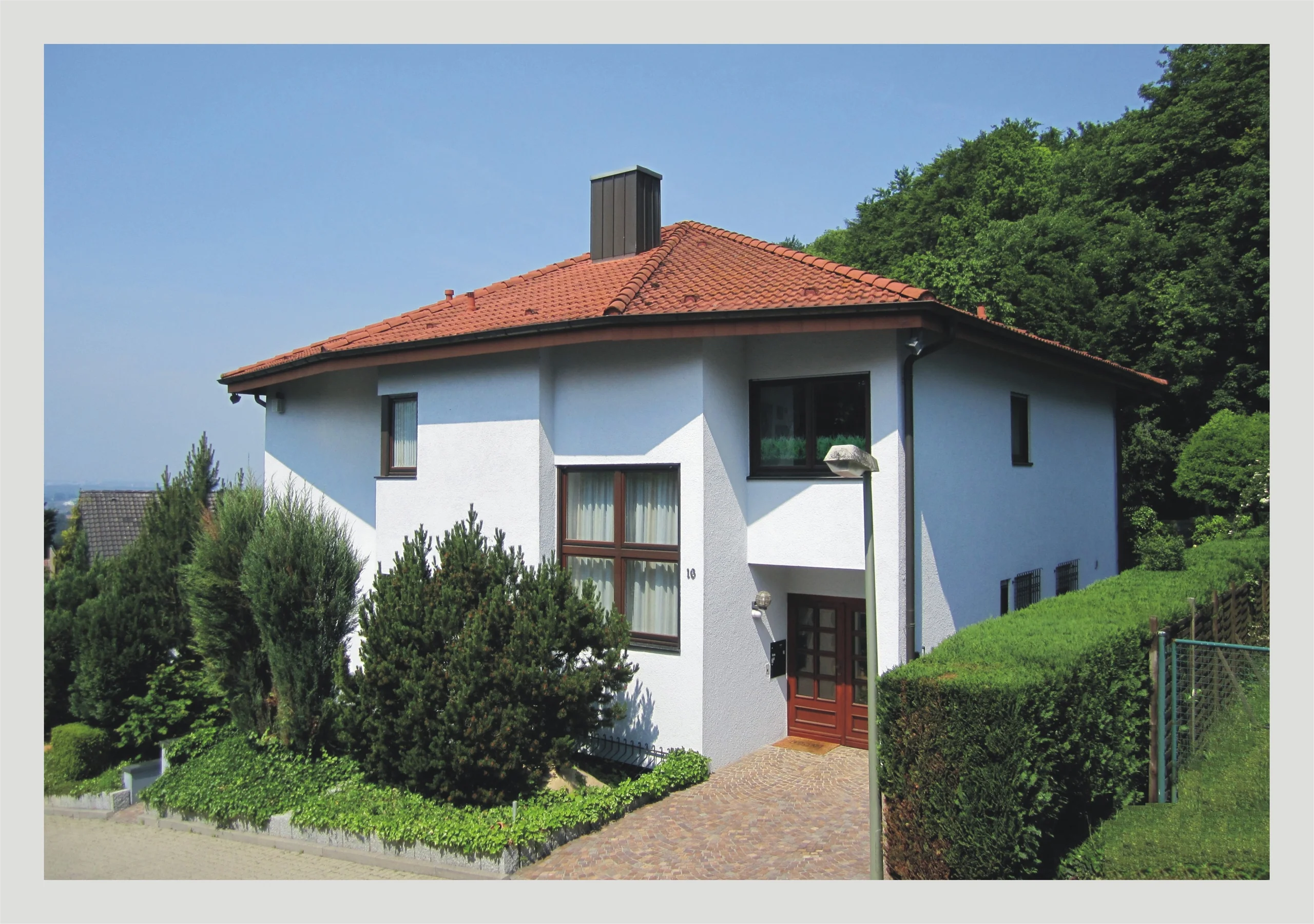 Karlsruhe-Durlach-Guggelensberg / Gepflegtes 1-Familienhaus mit Einliegerwohnung auf tollem Eckgrundstück in einzigartiger, naturnaher und ruhiger Hangwohnlage - direkt angrenzend an den Wald des Durl
