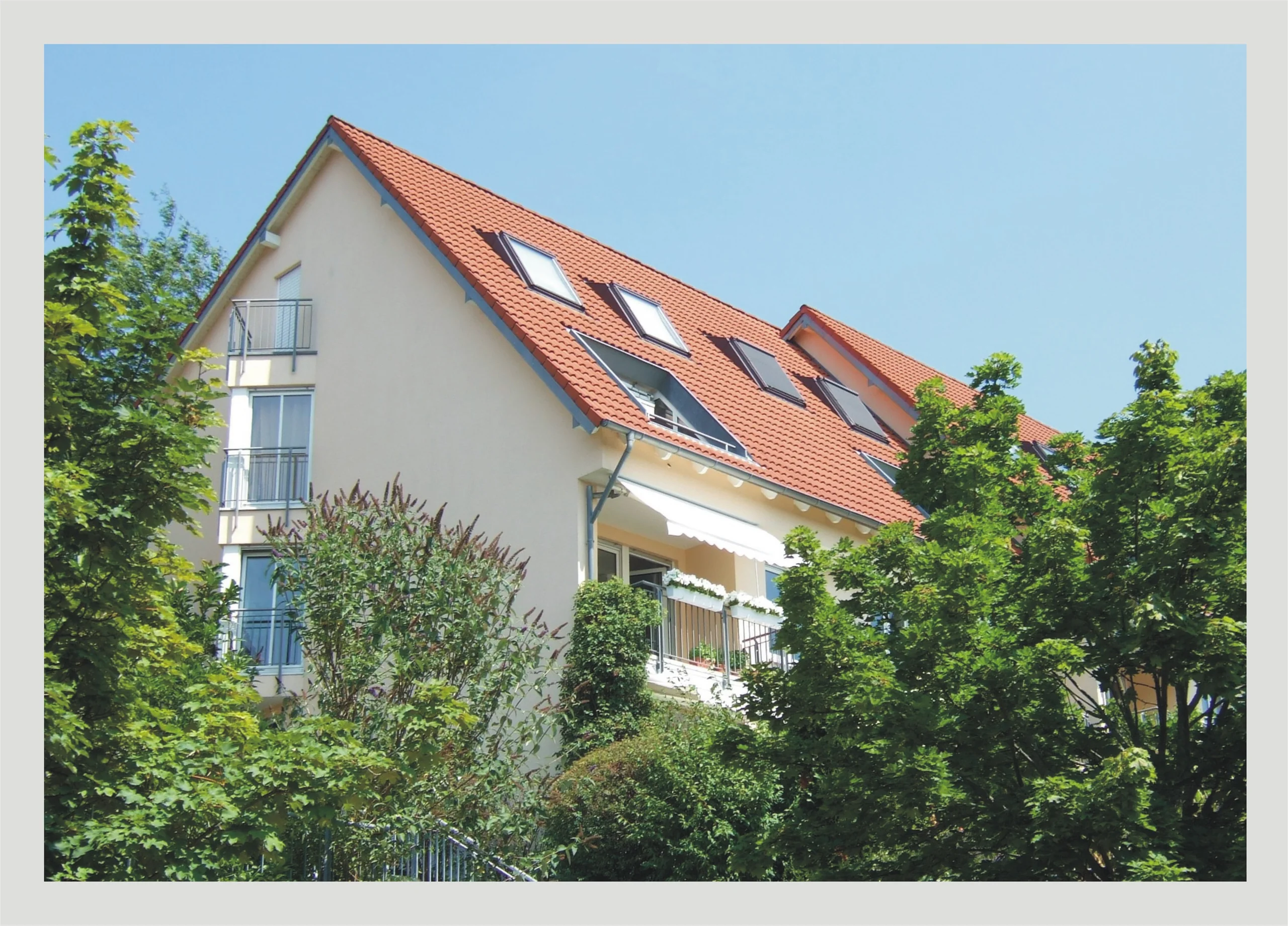 Karlsruhe-Grötzingen / Helle 3-Zi-Maisonette-Wohnung mit Balkon, Terrasse, Duplex-Parker & eigenem Garten in grüner Süd-Hang-Ortsrandlage / bezugsfrei zum 01.10.2012