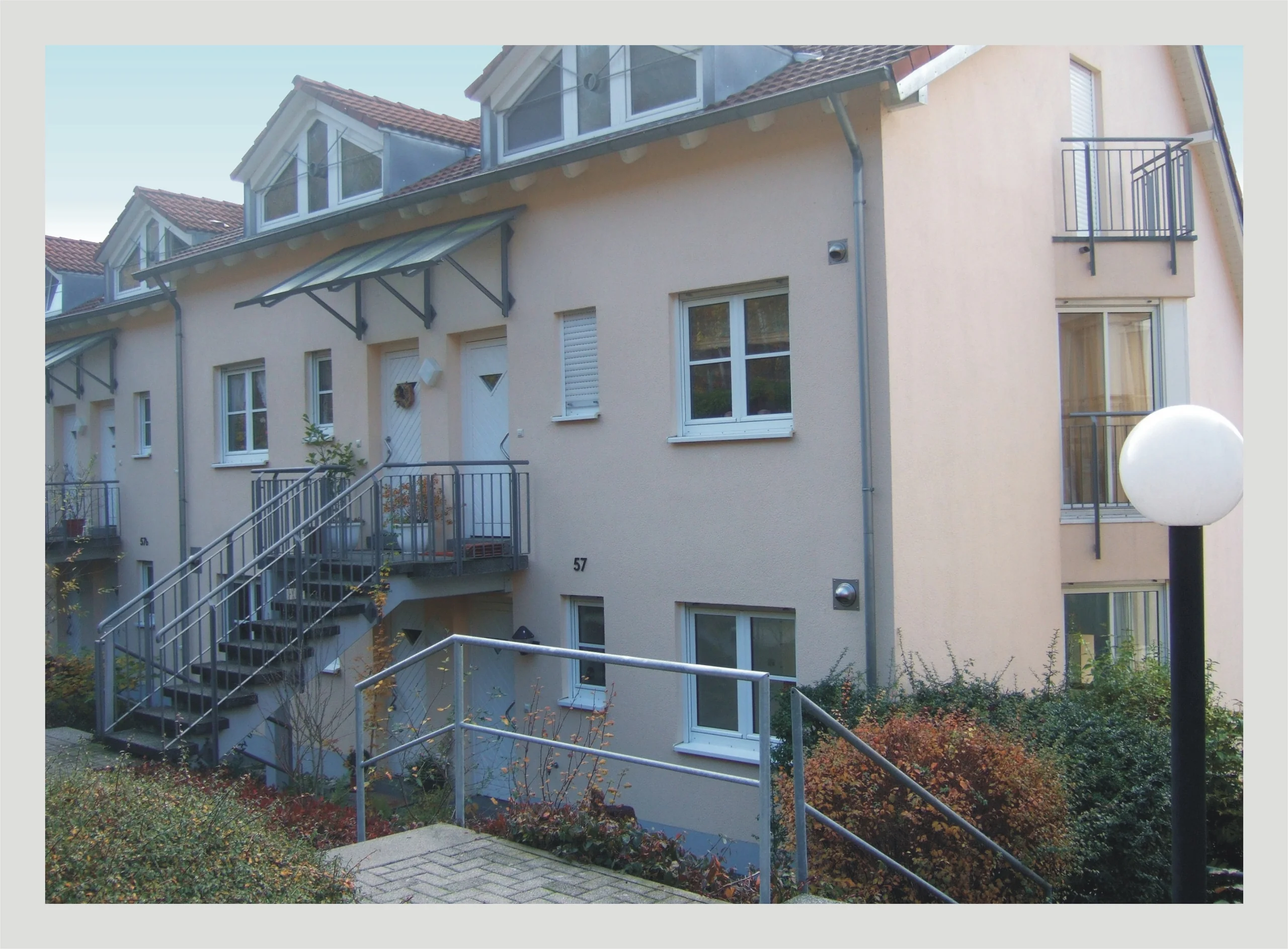 Karlsruhe-Grötzingen / Helle 3-Zi-Maisonette-Wohnung mit Balkon, Terrasse, Duplex-Parker & eigenem Garten in grüner Süd-Hang-Ortsrandlage / bezugsfrei zum 01.10.2012