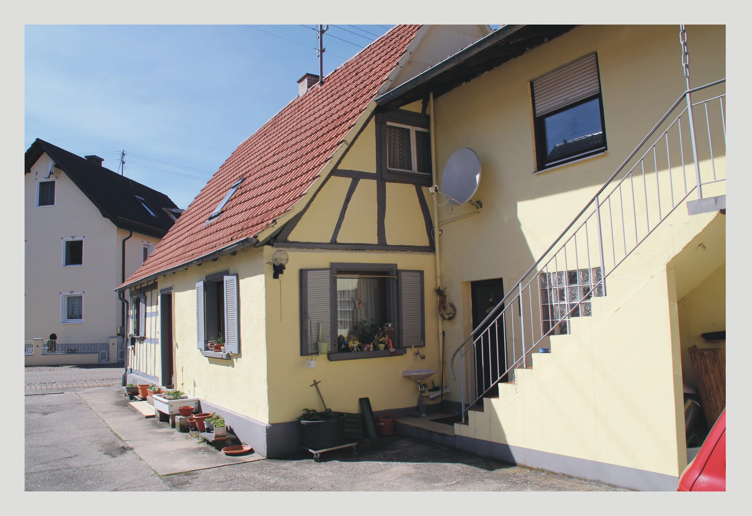 Scheibenhardt / Großzügiges Anwesen bestehend aus zwei Wohnhäusern, 2 Garagen, Hof- und Gartenfläche, Pferdestall, weitere Nutzflächen, etc.