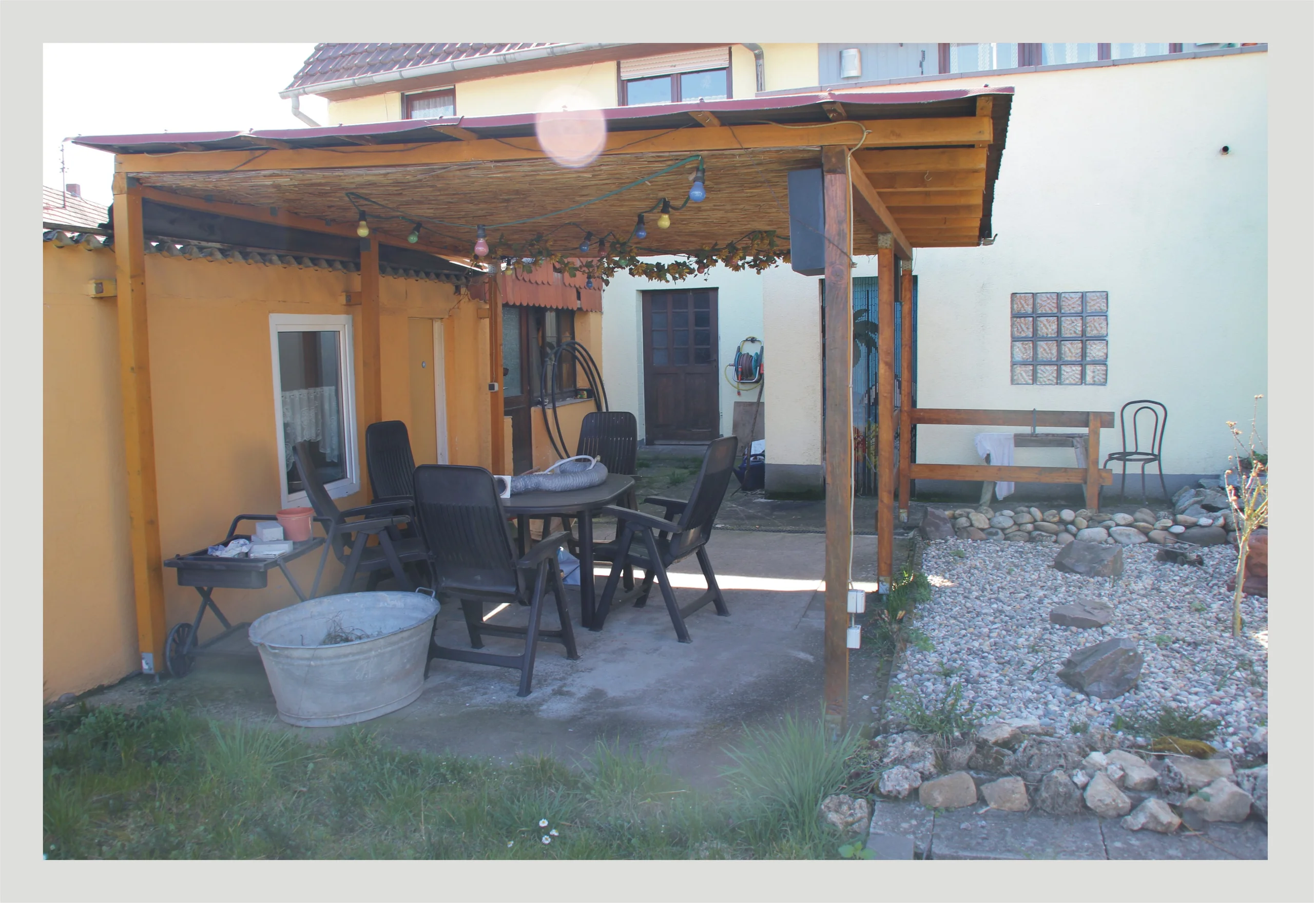 Scheibenhardt / Großzügiges Anwesen bestehend aus zwei Wohnhäusern, 2 Garagen, Hof- und Gartenfläche, Pferdestall, weitere Nutzflächen, etc.