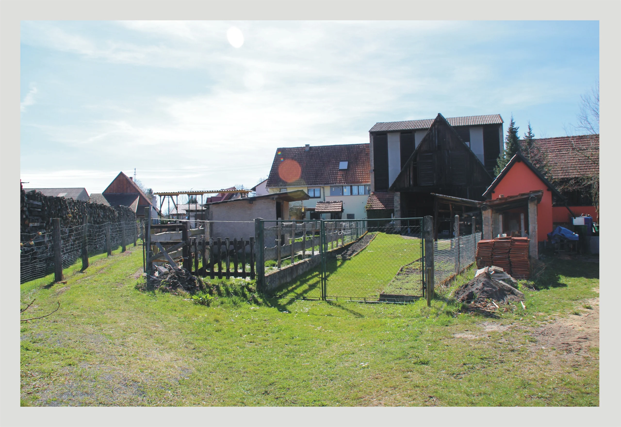 Scheibenhardt / Großzügiges Anwesen bestehend aus zwei Wohnhäusern, 2 Garagen, Hof- und Gartenfläche, Pferdestall, weitere Nutzflächen, etc.