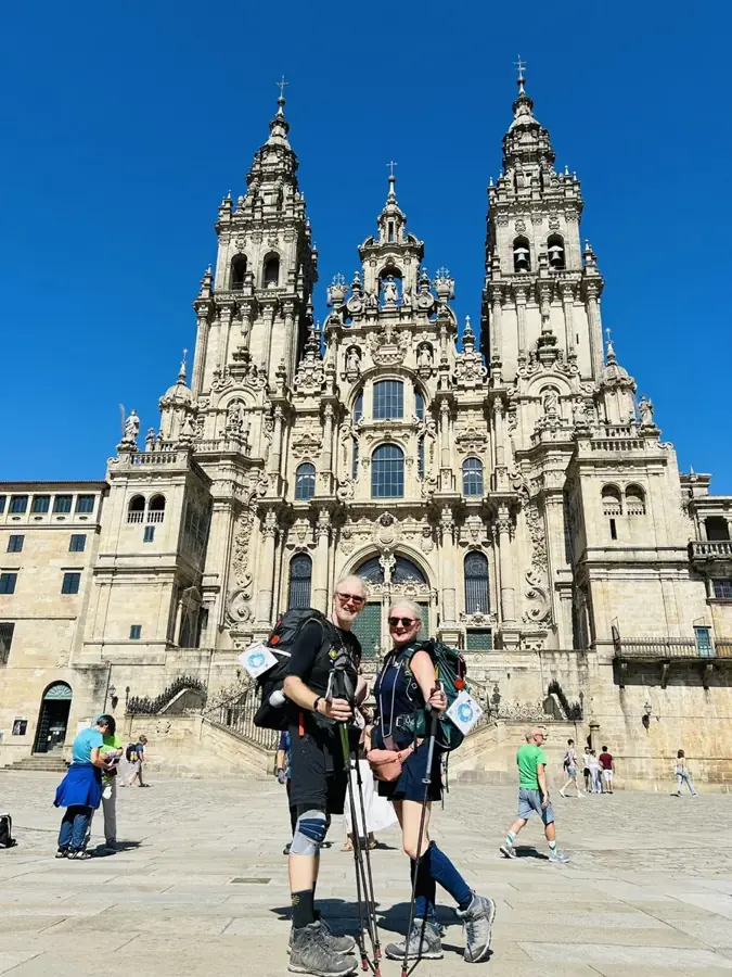 Timea und Joachim Krüger vor der Kathedrale von Santiago de Compostela